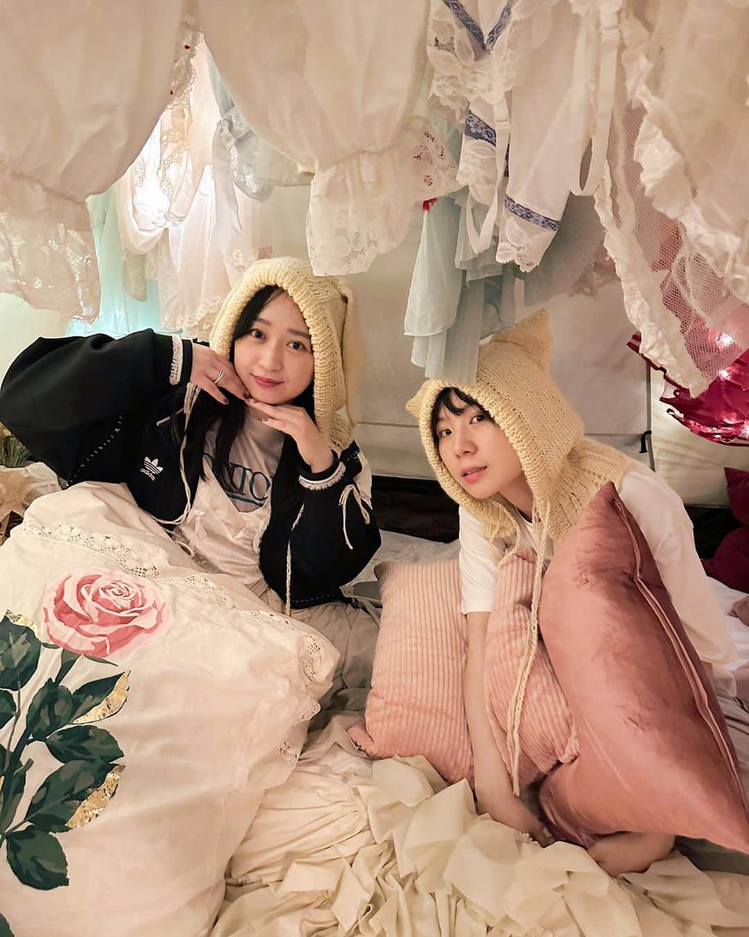 小川暖奈のインスタグラム：「先月ですが、光永さんと keisuke kanda WEAR ROOM ーはじめてのインテリア展ー に行ってきました🐘  keisuke kandaのリボンまみれのキャミソールとレース手縫いのジャージ着て行きました🐘  世界観爆発で、めちゃくちゃ可愛くて、光永さんときゃぴきゃぴしちゃった❣️😉🐘」