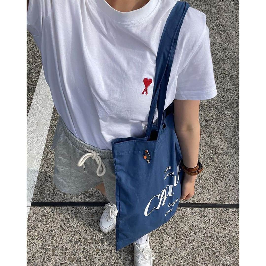 PATRA magazineさんのインスタグラム写真 - (PATRA magazineInstagram)「【1枚は買い足したい🤍ブランドTシャツ】  ハイブラから韓国ブランドまで Tシャツが今年はブームの予感😏💕  お気に入りのブランドのTシャツでコーデを 格上げしよう！  ＼ thank you 🦢 ／ @_____sarang / @412_kana @megu.03_03 / @ykn__1220 @mgmilk___ /   今みんなの中で流行っている事やアイテムがあれば @patra__jp をタグ付けしてぜひ教えてね🔔  皆さんのすてきな投稿をぜひ紹介させてください！  #ブランドT #Tシャツコーデ #Tシャツ」6月18日 12時00分 - patra__jp