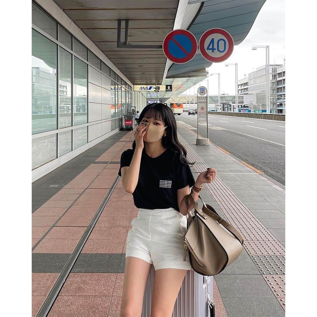 PATRA magazineさんのインスタグラム写真 - (PATRA magazineInstagram)「【1枚は買い足したい🤍ブランドTシャツ】  ハイブラから韓国ブランドまで Tシャツが今年はブームの予感😏💕  お気に入りのブランドのTシャツでコーデを 格上げしよう！  ＼ thank you 🦢 ／ @_____sarang / @412_kana @megu.03_03 / @ykn__1220 @mgmilk___ /   今みんなの中で流行っている事やアイテムがあれば @patra__jp をタグ付けしてぜひ教えてね🔔  皆さんのすてきな投稿をぜひ紹介させてください！  #ブランドT #Tシャツコーデ #Tシャツ」6月18日 12時00分 - patra__jp