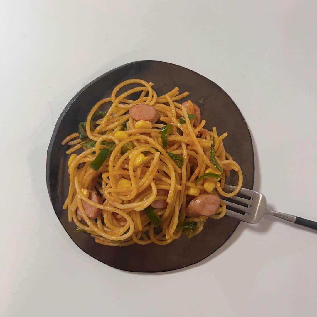 船越陽子のインスタグラム：「たれめ喫茶のナポリタン🍝 こんなんはもう手で引きちぎって入れたらいいねん♡ だそうです(平野レミ感」
