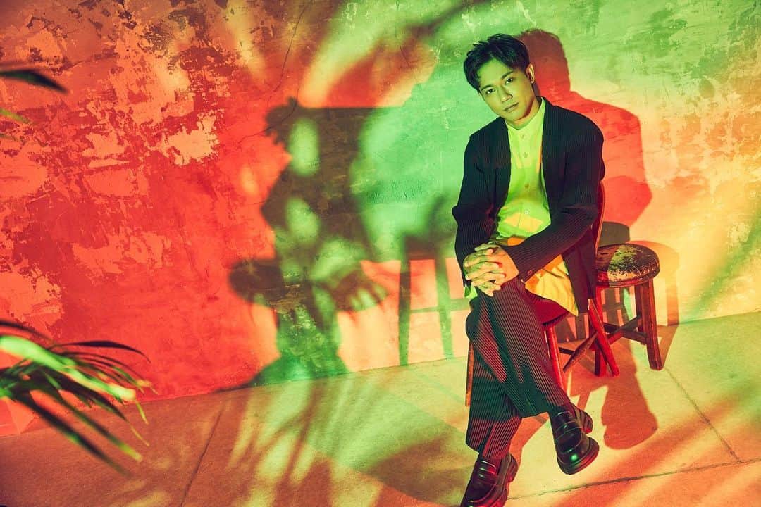 月刊EXILEのインスタグラム：「EXILE TRIBE MAGAZINEを更新！  EXILE TRIBE MAGAZINEにて、舞台『Arcana Shadow』に出演する小澤雄太のインタビューを公開✨ ここでは、今作での役どころや作品の魅力について聞いたインタビューをお届けします📸  #EXILETRIBEMAGAZINE #小澤雄太 #ArcanaShadow  ※記事の一部は会員登録なしでもご覧いただけます。」