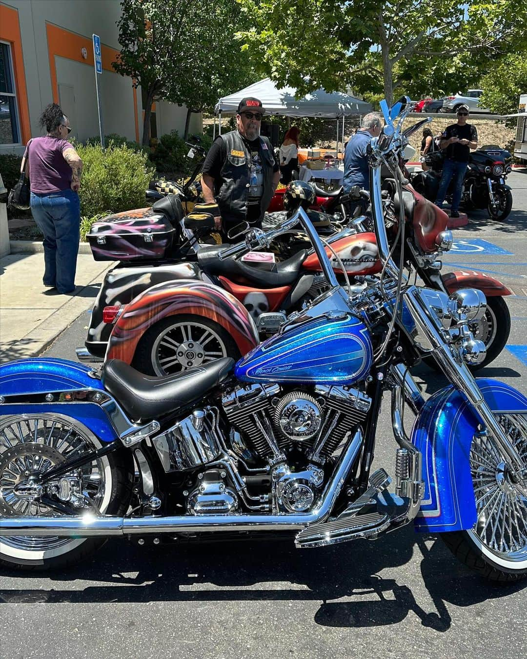 ロバート・パトリックさんのインスタグラム写真 - (ロバート・パトリックInstagram)「Great day out @santaclaritaharley today celebrating Fathers Day with a custom motorcycle contest! Thanks to everyone who came out!! #ride #roadtrip」6月18日 12時15分 - ripfighter