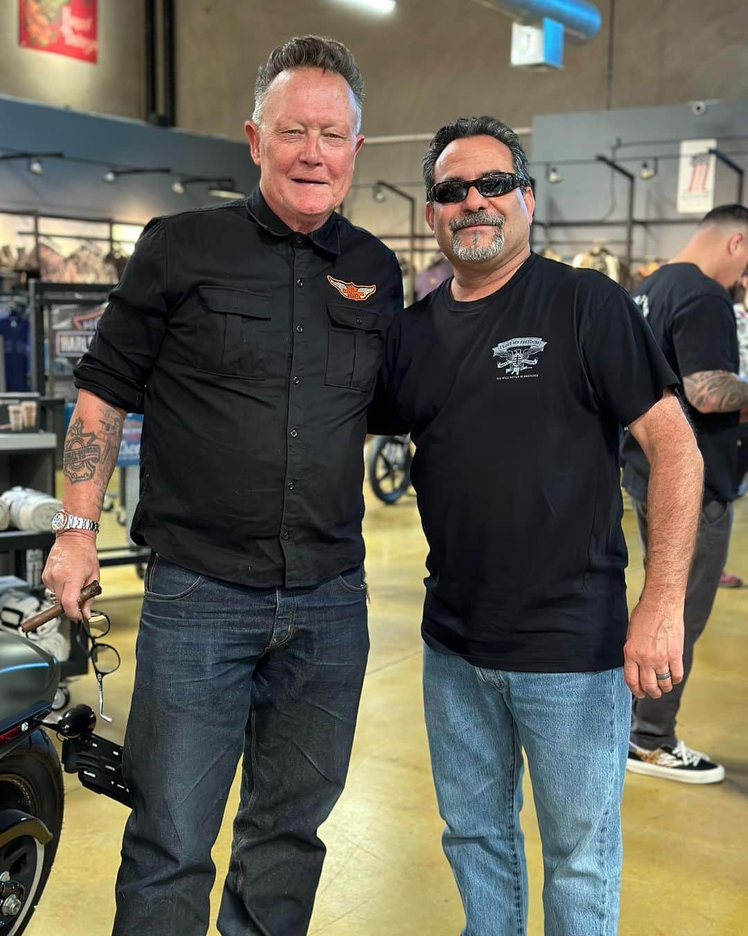 ロバート・パトリックさんのインスタグラム写真 - (ロバート・パトリックInstagram)「Great day out @santaclaritaharley today celebrating Fathers Day with a custom motorcycle contest! Thanks to everyone who came out!! #ride #roadtrip」6月18日 12時15分 - ripfighter