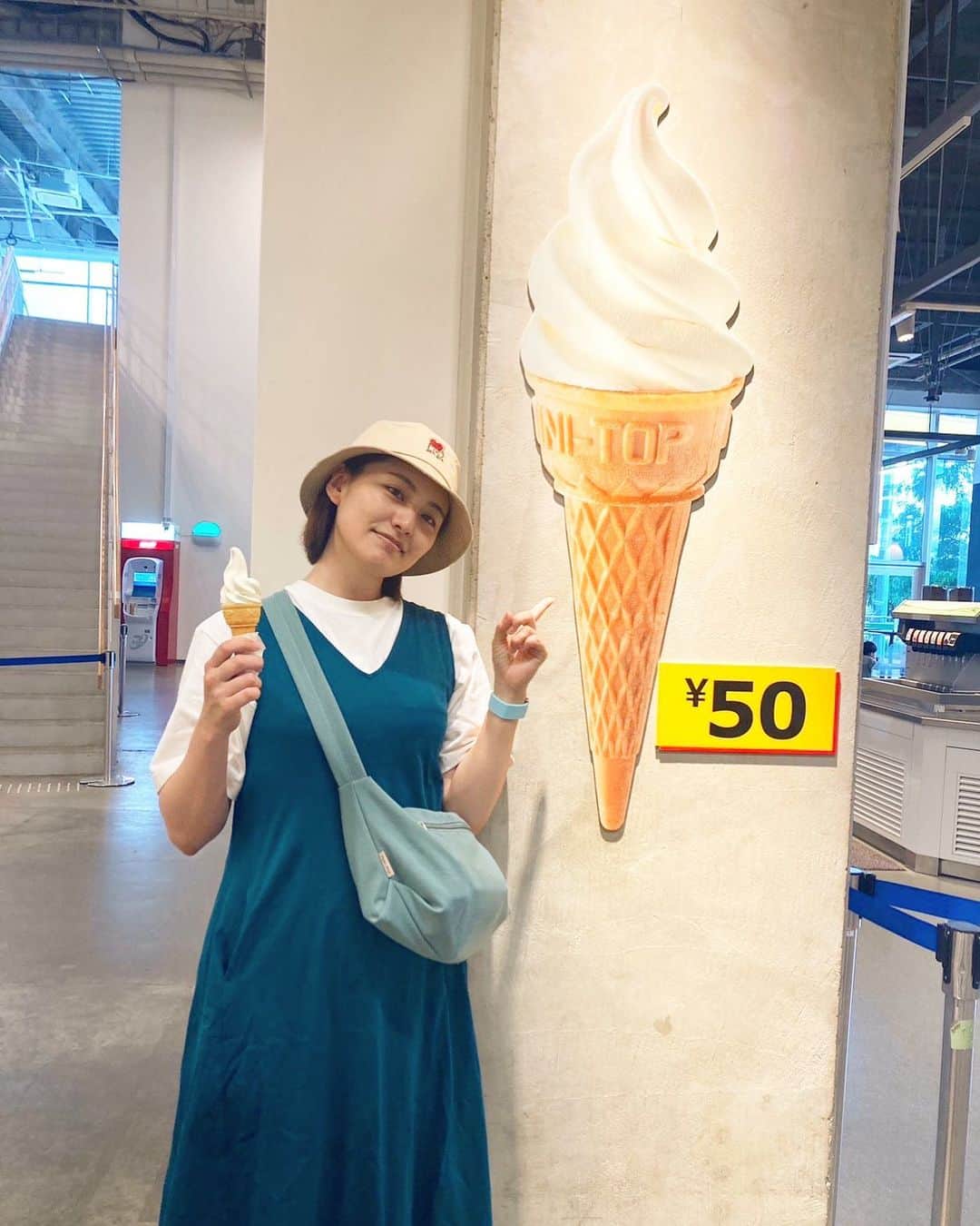 高山侑子さんのインスタグラム写真 - (高山侑子Instagram)「. ソフトクリーム安すぎ事件‪🍦‬🤍  #謎にドヤ顔  #IKEA #立川」6月18日 12時27分 - takayamayuko_stardust