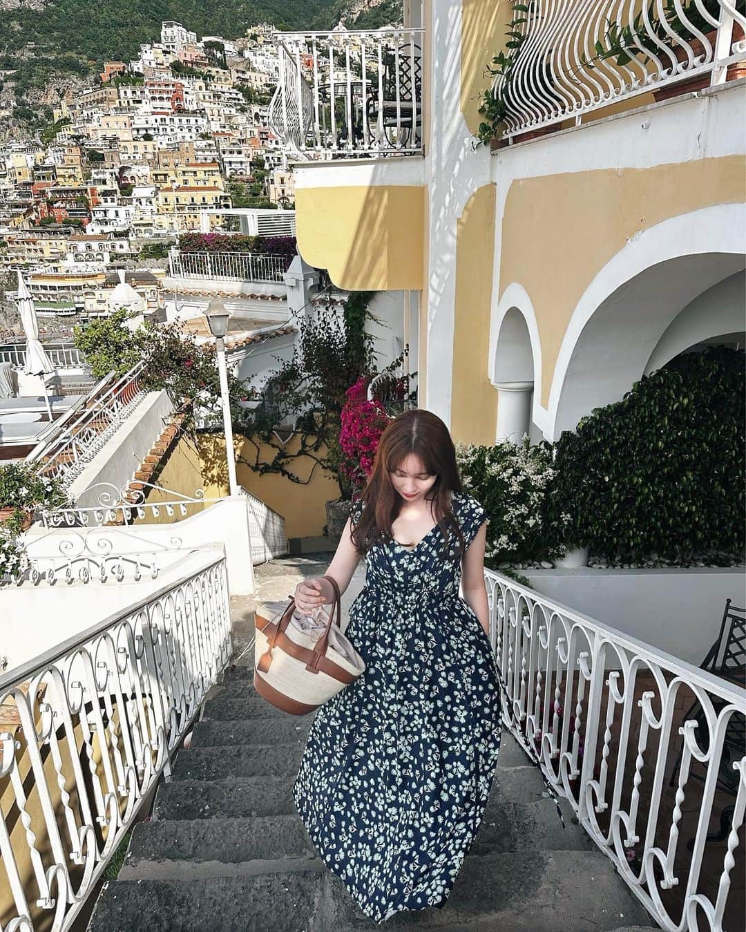 小嶋陽菜さんのインスタグラム写真 - (小嶋陽菜Instagram)「この階段からの景色が好きだったな💛  #Positano #amalficoast」6月18日 12時32分 - nyanchan22