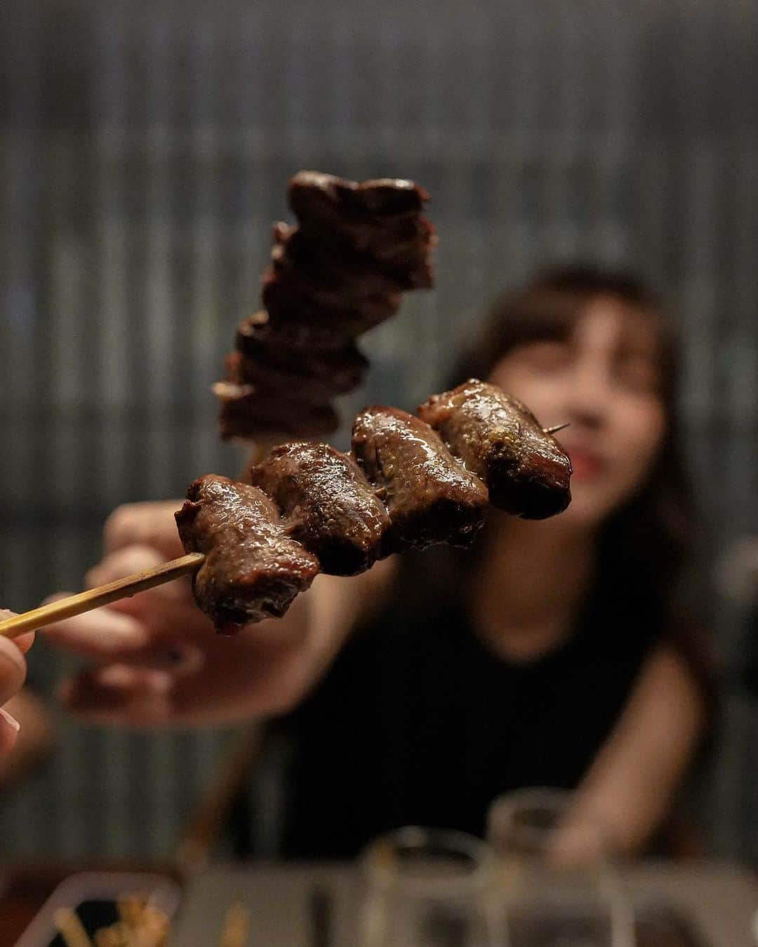 黃家怡（Bonnie C. Huang）のインスタグラム：「台北焼き鳥天花板 不只烤物、連生雞肉都超讚 喜歡啤酒的人也一定要試試他們的花椒啤酒😍」