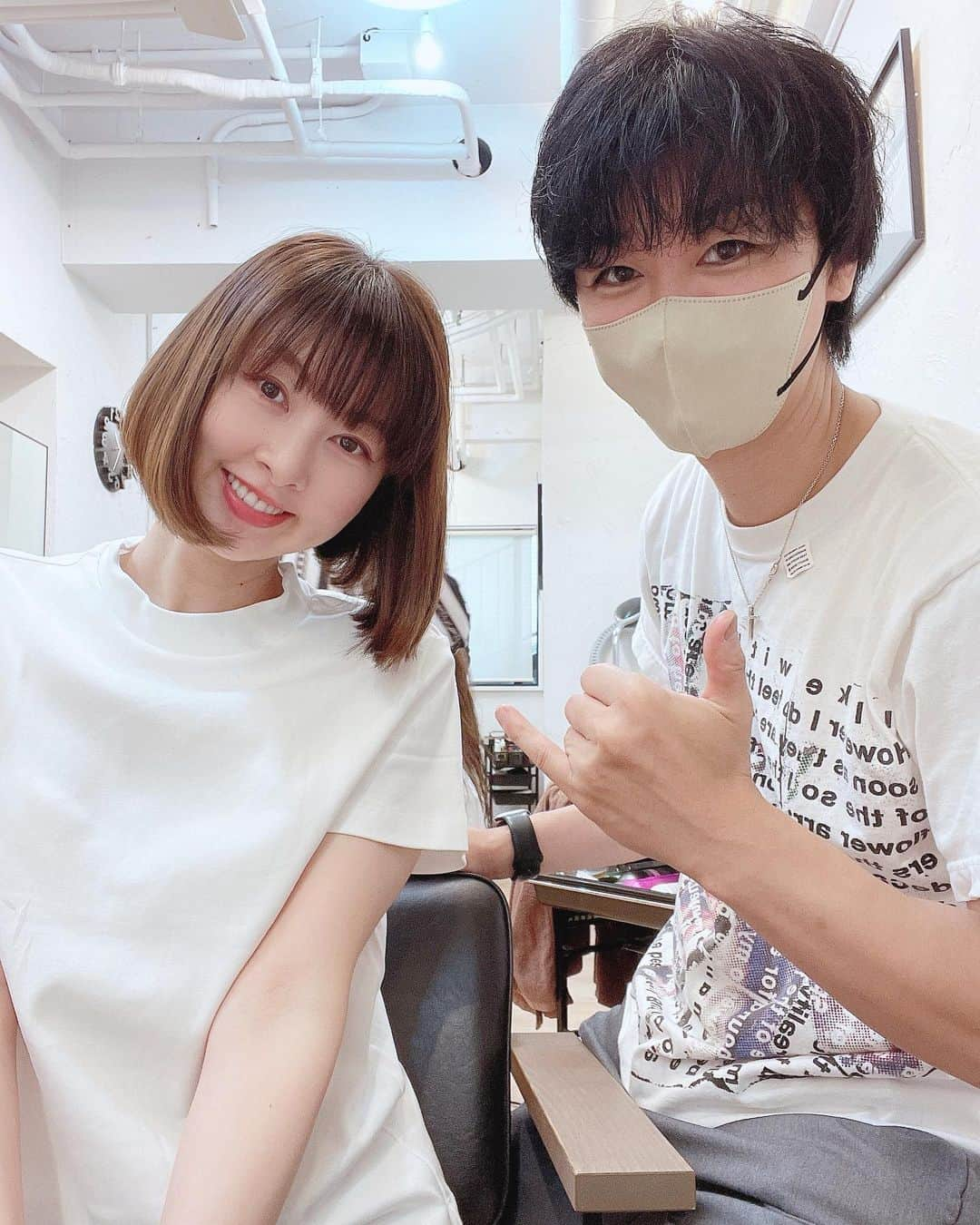 相沢礼子のインスタグラム：「美容院@accomplish_salon　に行ってきました😆 ゴットハンドの　@accomplish_yu さん🥹いつもありがとうございます✨✨✨  シャンプーしたあと、トリートメントを忘れるくらい髪の毛サラサラです。  同い年のゆーさん @accomplish_yu  いつも話がつきません😊✨  人幹細胞 と 水素 も配合された  #WプラチナAAAトリートメント 😊  （HASは、人幹細胞という意味だそうです🤗）  頭皮にも栄養が入るので、新しく生えてくる髪の毛にも良いそうです☺️🙌 育毛にもなりますね🥹🙏  カット、カラー、トリートメントで1時間半くらいです！  #ヒアルロン酸 も入って栄養満点^ ^  #アコンプリッシュ　の場所は恵比寿と代官山の間にあります^ ^  その方に合ったトリートメントの配合をして下さるので、本当有難いです🥹 しかも長続きしてくれるのがすごく気に入っています^ ^  @accomplish_yu   ゆーさんいつも本当にありがとうございます🥹 自分史上最高のサラツヤになりました🥹🎉 感謝です🥹  #人幹細胞　#水素 #WプラチナAAAトリートメント #髪質改善トリートメント#人幹細胞 #hasトリートメント #人幹細胞トリートメント #アールハス#髪質改変#髪質改善 #ヒト幹細胞#アコンプリッシュ #accomplish代官山 #美容院　#美容　 #水素トリートメント #アンチエイジングケア  #fashion #photooftheday  #happy #ボブ　#japan  #2023 #photography  #ootd #happy  #相沢礼子」