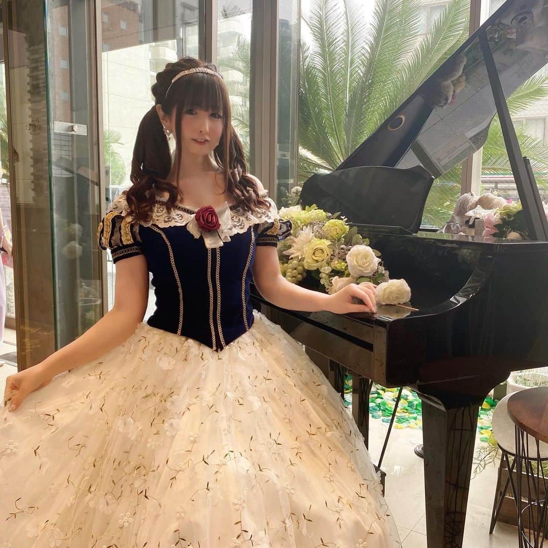 伊藤芽衣のインスタグラム：「Hiroko Tokumine  コレクションショー2023♡ @hirokotokumine  ⁡ 第2部で着用させていただいた ドレス♡ ⁡ #hirokotokumine  #ファッションショー」