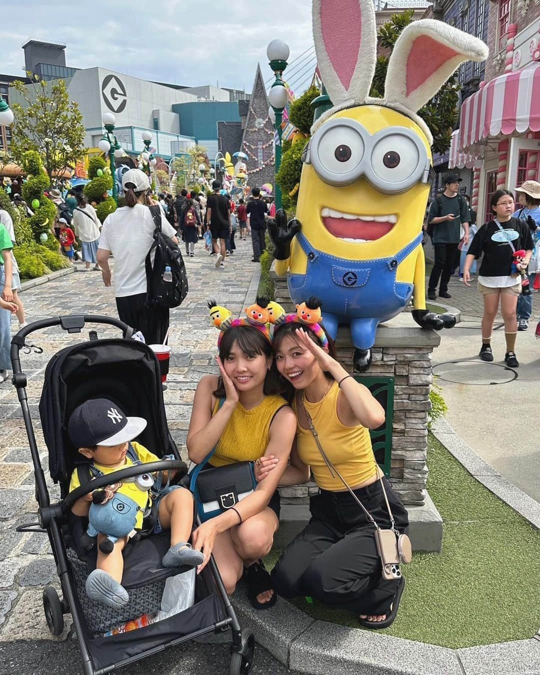 安田華乃さんのインスタグラム写真 - (安田華乃Instagram)「ゆ　に　ば　💛  #子連れ旅行 #初ユニバ #ユニバコーデ  #ミニオンコーデ #一歳男の子 #母と息子 #旅の思い出」6月18日 13時17分 - nanochuuun_