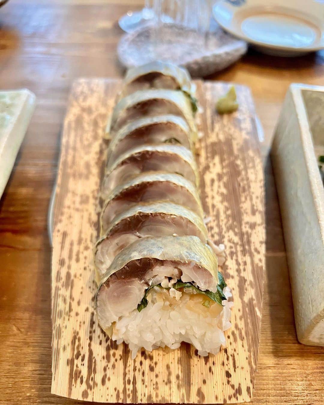 椎名美月さんのインスタグラム写真 - (椎名美月Instagram)「・ 昨日のおもてなしご飯🍶 お昼から🕛😉  ・山芋の明太卵のせ ・ちりめん山椒おろし ・ホルモン塩煮込み ・山椒ポテサラ ・つぶ貝と胡瓜の酢の物 ・焼き茄子のねりごまがけ ・わかさぎ南蛮漬け ・炙り鯖の棒ずし ・どて焼き ・しめ鯖 ・からすみ蕎麦  日本酒会なので、日本酒に合う料理たち。 おかげで沢山日本酒空きました（笑）さすがに飲みすぎた☹️  #ミツキご飯 #おもてなしご飯」6月18日 13時21分 - mitsuki__shiina