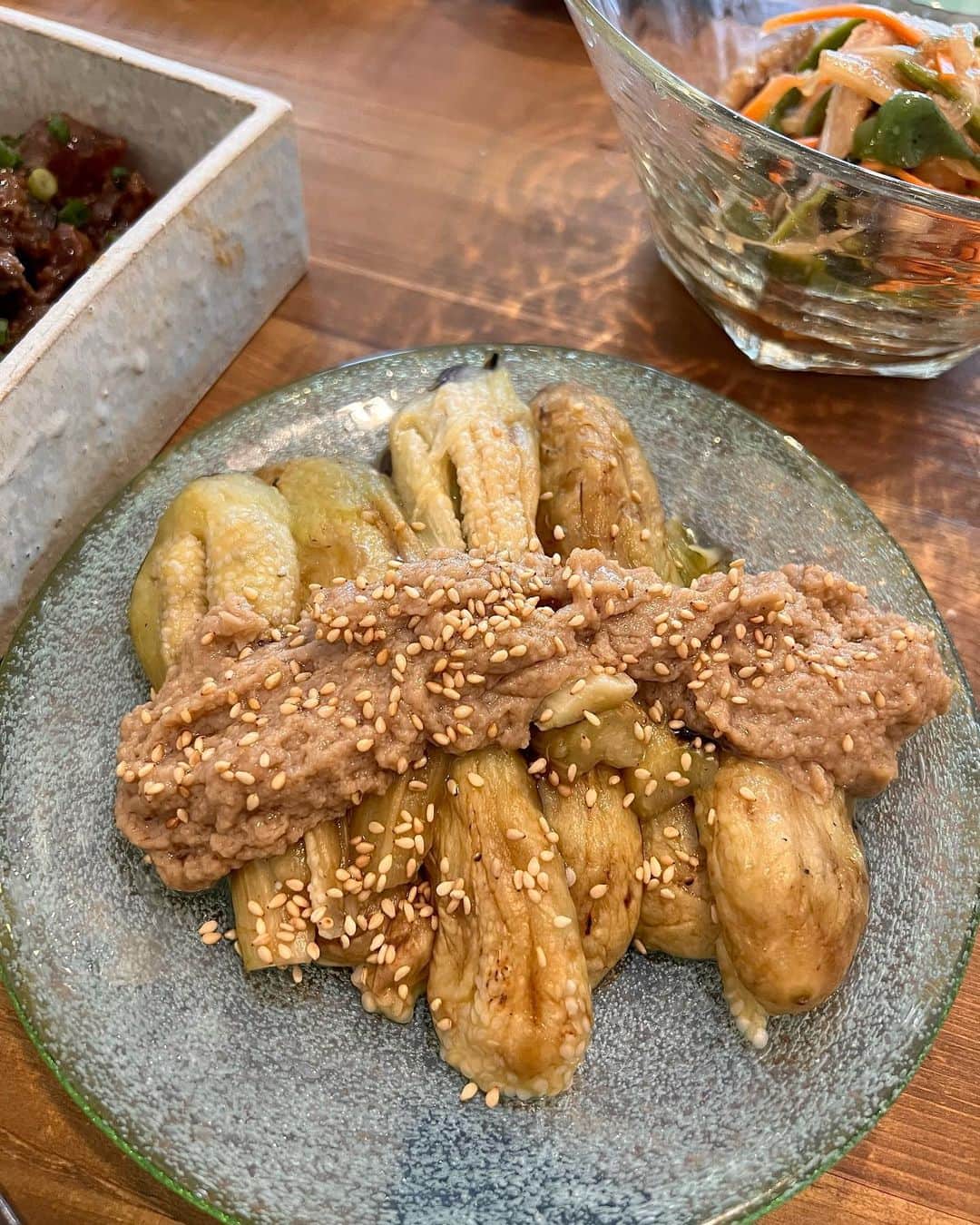 椎名美月さんのインスタグラム写真 - (椎名美月Instagram)「・ 昨日のおもてなしご飯🍶 お昼から🕛😉  ・山芋の明太卵のせ ・ちりめん山椒おろし ・ホルモン塩煮込み ・山椒ポテサラ ・つぶ貝と胡瓜の酢の物 ・焼き茄子のねりごまがけ ・わかさぎ南蛮漬け ・炙り鯖の棒ずし ・どて焼き ・しめ鯖 ・からすみ蕎麦  日本酒会なので、日本酒に合う料理たち。 おかげで沢山日本酒空きました（笑）さすがに飲みすぎた☹️  #ミツキご飯 #おもてなしご飯」6月18日 13時21分 - mitsuki__shiina