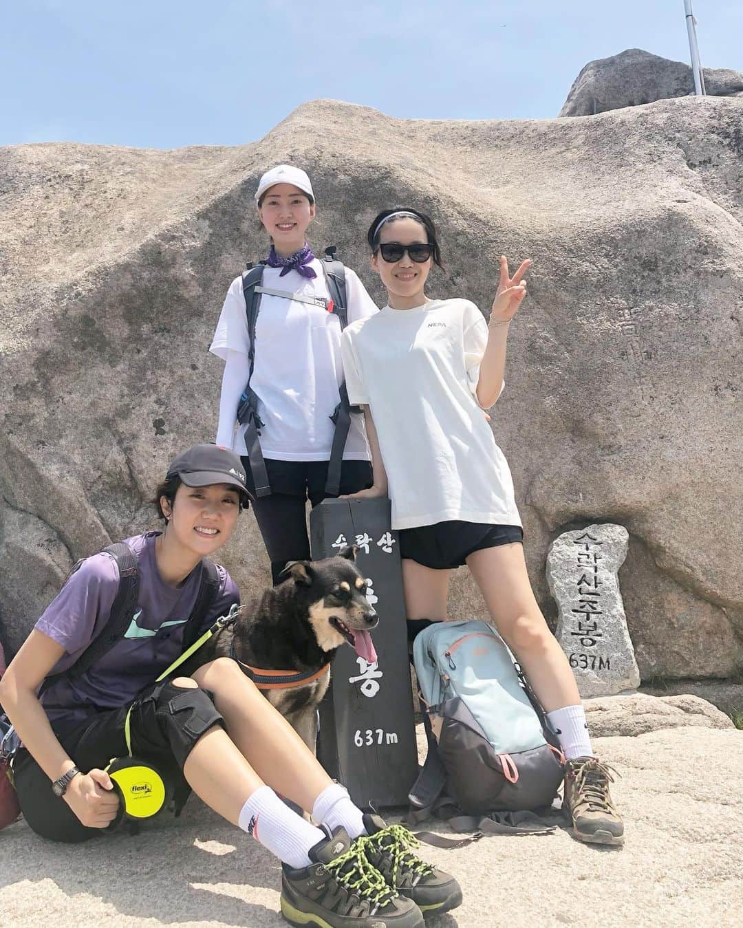 イ・ジュヨンのインスタグラム：「밤비랑 첫 등산!」
