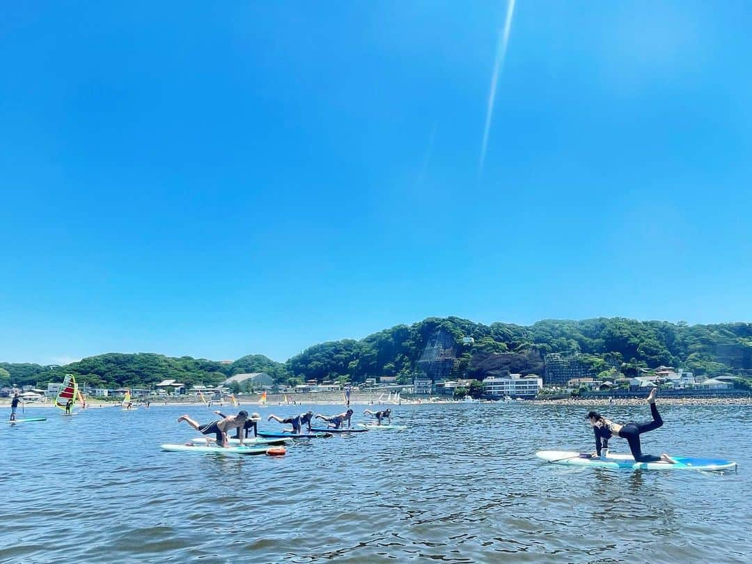 来夏さんのインスタグラム写真 - (来夏Instagram)「#🏖️ サップヨガ日和☀️  風も穏やかで気持ちいい時間でした☺️ ご参加いただきありがとうございました🩵 また来月7/29☀️ @sevenseas_kamakura   #サップヨガ #supyoga #サップ #sup #yoga #ヨガ #セブンシーズ #材木座  #日本サップヨガ協会公認インストラクター」6月18日 13時49分 - rairairaika