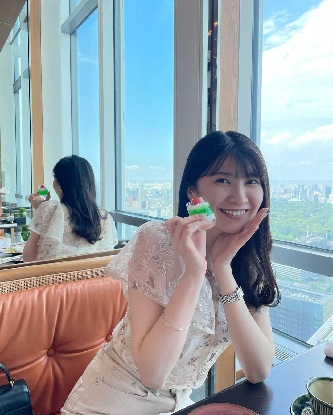 駒木結衣さんのインスタグラム写真 - (駒木結衣Instagram)「メロンのアフタヌーンティー🍈🫖 妹がお祝いしてくれました🌱  梅雨なのに晴れていると それだけで嬉しいですね☺︎✴︎  皆さん良き日曜日を🪻」6月18日 13時53分 - komaki_yui