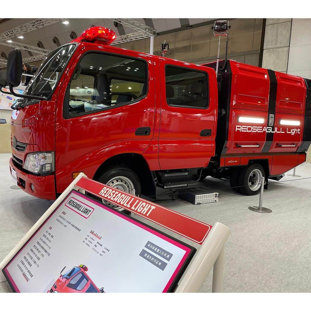 モリタのインスタグラム：「【普通免許対応(3.5t未満）多機能消防自動車 REDSEAGULL Light】 車両総重量3.5t未満で、普通免許で運転可能な多機能消防自動⾞です。 コンパクトながらも大容量の収納スペースを持ち、多種多様な資機材の積載が可能。多様化する消火・救助活動に対応します。#消防車  #モリタ」