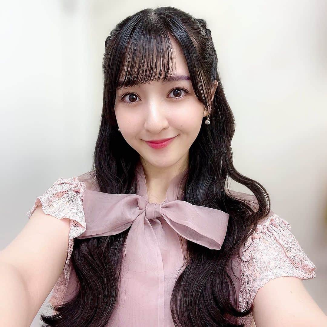 のインスタグラム：「* メルてん最終回本当にありがとうございました🥳✨  初ハーフツイン🐰💭💭  リボン選手権あみも出られるかな〜🎀 · · · · · · · · · · · ·  #mercimerci  #メルシーメルシー  #アイドル  #アイドルライブ  #youtube #女子大生  #音大生  #女の子  #ポートレート  #撮影  #写真 #좋아요 #좋아요반사  #팔로우 #アイドル好きな人と繋がりたい  #被写体  #アー写 #instagood #photography #photo #portrait #follow  #photooftheday #followme  #instalike #instaportrait  #아이돌메이크업 #idol  #아이돌  #일본친구」