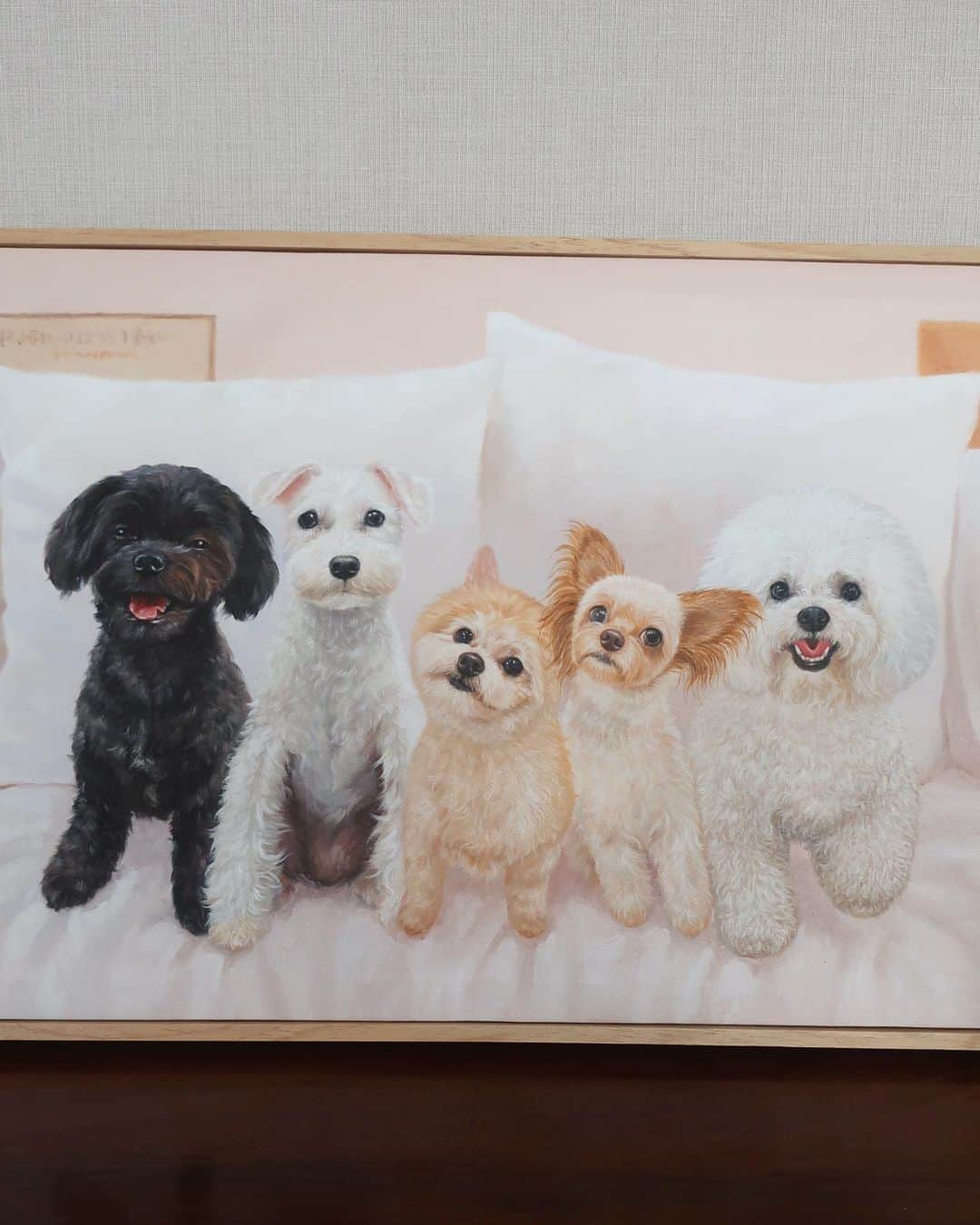 YUYUさんのインスタグラム写真 - (YUYUInstagram)「幸せたっぷりな肖像画が飾られてお家が幸せそうに🏠☺️✨✨  生き生きとした温かみ溢れる繊細な油絵。もう宝物です🖼️ 描いてくださりありがとうございます。🌼🌼🌼 @draw_pet8 #yuyu_home」6月18日 14時11分 - yuyukmt