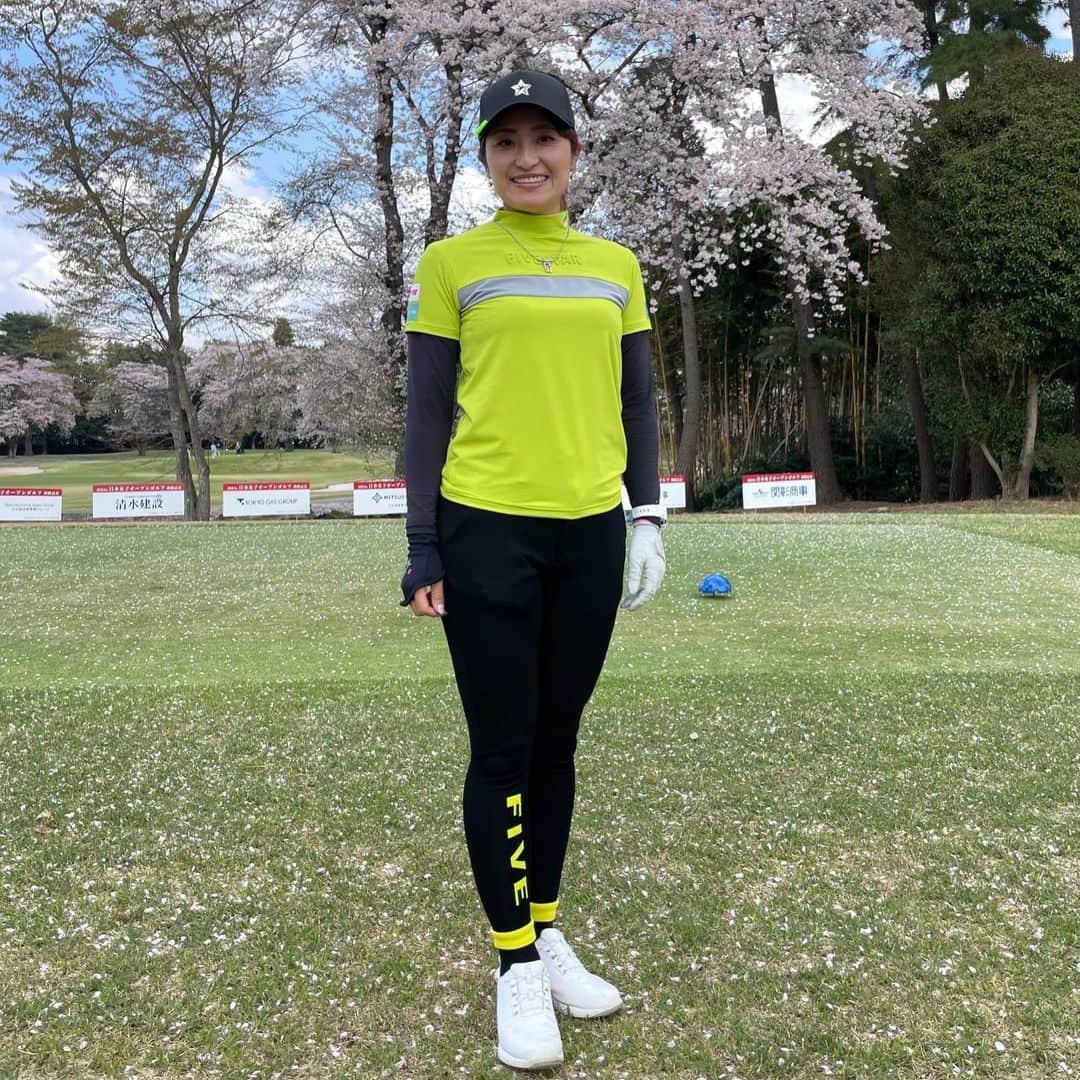 のインスタグラム：「✨FIVE✩STAR ✨  ・3D LOGO PUNCHING CAP  ・MESH LINE EMBOSS MOCK NECK ・SWEAT JOGGER PANTS  #ゴルフ #ゴルフウエア #ゴルフウェア #ゴルフ女子 #ゴルフ男子 #ゴルフ好き #ファイブスター #ファッション #星 #5 #golf #fivestar #골프 #골프웨어 #별 #高尔夫 #女子プロゴルファー #宅島美香」