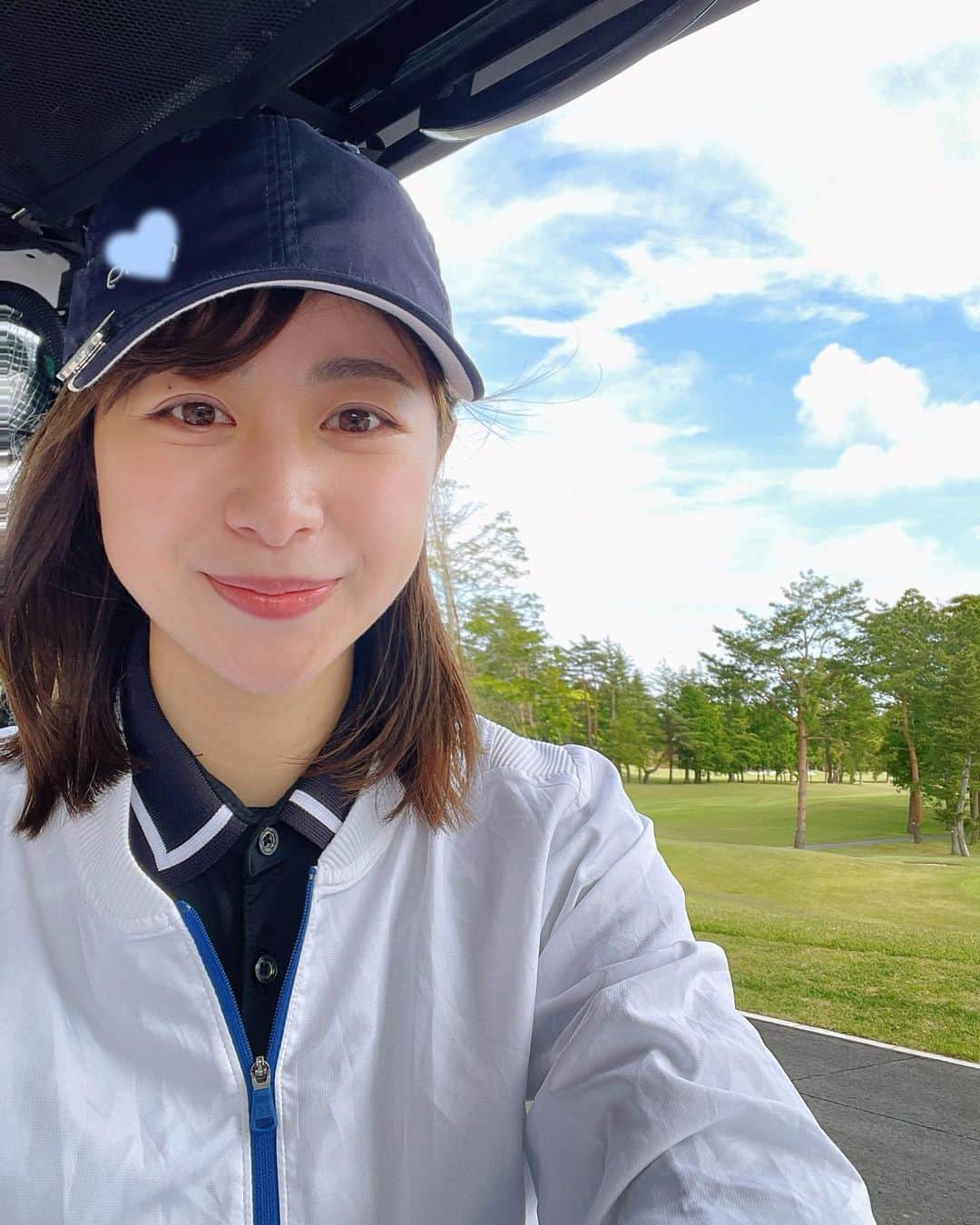 林美沙希のインスタグラム：「. いつかのゴルフ🏌️‍♀️ 青空と芝生の、この景色が好きで 行った先でよく写真を撮っています。 夏は暑くて出来ないので、他の趣味を見つけたいです☺️  #ゴルフ #青空と芝生 #趣味  #ちゃんと #池ぽちゃ」