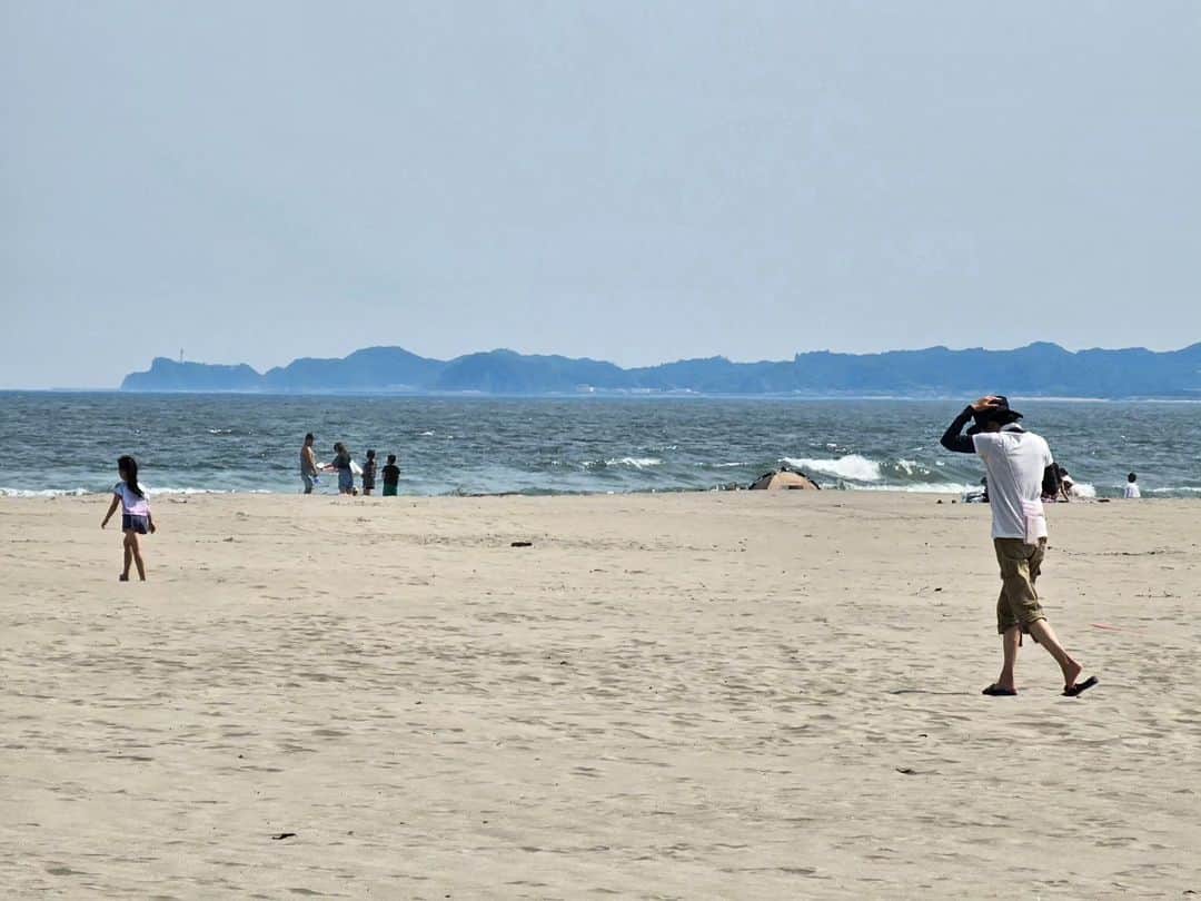 津田大介のインスタグラム：「海水浴日和」