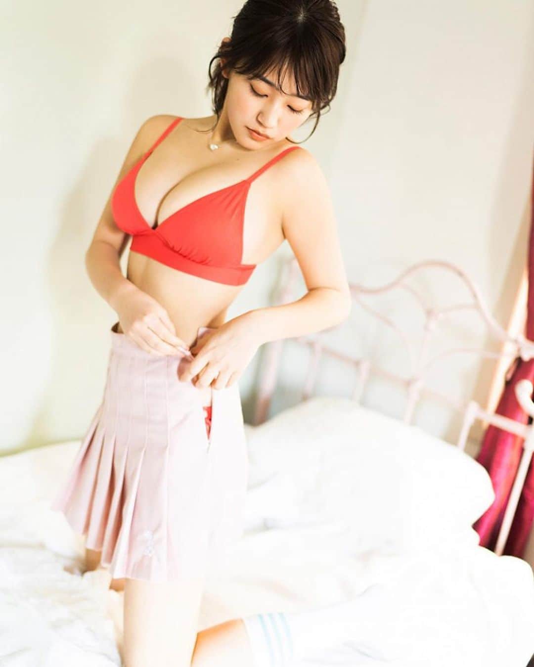 湊みそらのインスタグラム：「#fempassグラビア部  ⁡ ⁡ 後半記事も出てます✨ もう見てくれましたか？？ ⁡ この撮影のためにちゃんとダイエットしたので、いつもよりお胸が盛れてます🤭 ⁡  たくさん見てくださいね〜！ ･ ･ ･ ･ 〜お知らせ〜  6/23　はなまる個撮 　  1部、2部あいてます！  ぜひ会いに来てね☺️ ･ ･ ･ ･ #fempass #グラビア #みなパイ」