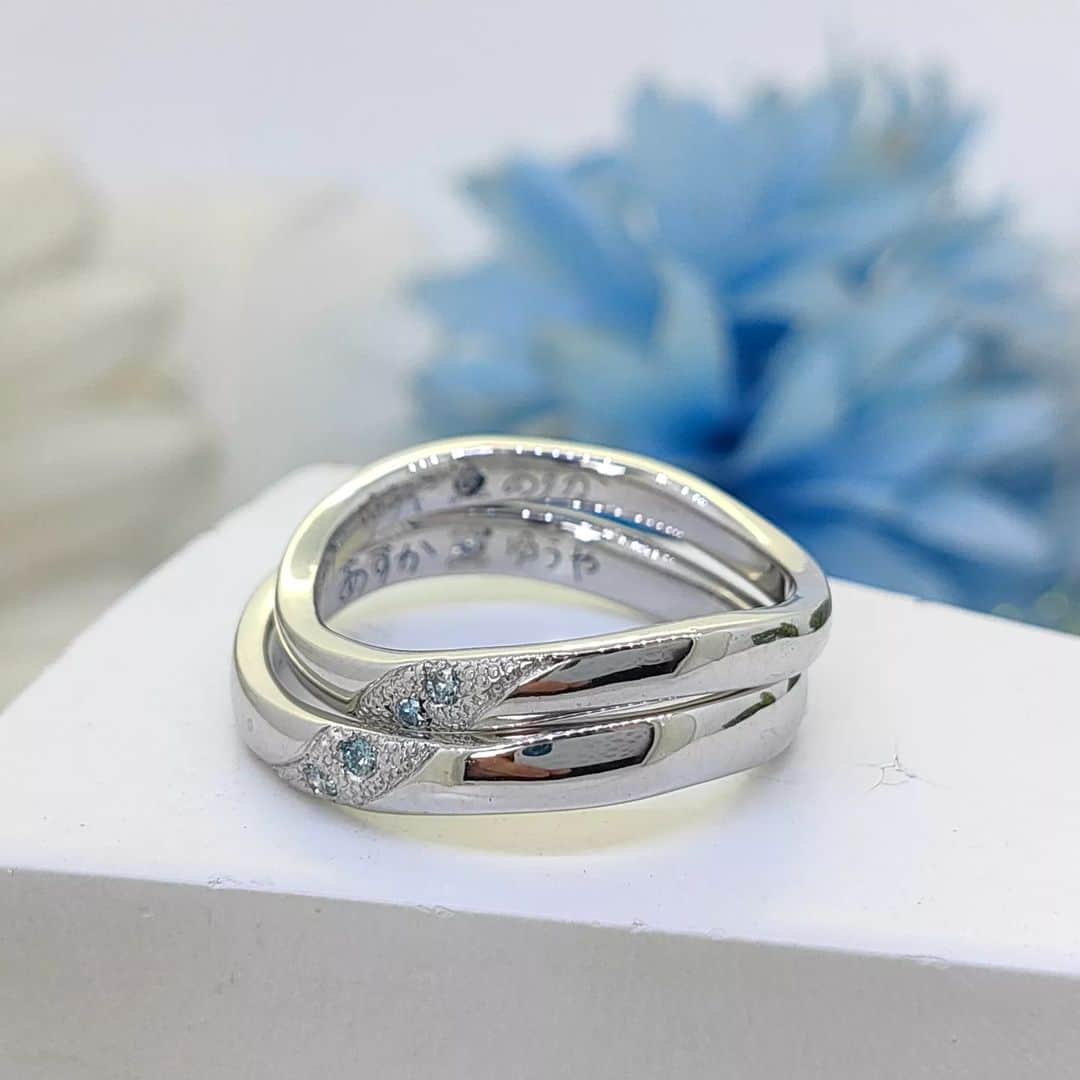 手作り指輪【ジュエリーアウラ】福岡さんのインスタグラム写真 - (手作り指輪【ジュエリーアウラ】福岡Instagram)「手作り結婚指輪は 自筆の文字で レーザー彫刻しました！  ✩.*˚フォロミー✩.*˚ @jewelry.aura  世界に1つだけの 結婚指輪は、 特別だから。  一生残る宝物に しましょうね♡♡  @jewelry.aura」6月18日 14時43分 - jewelry.aura