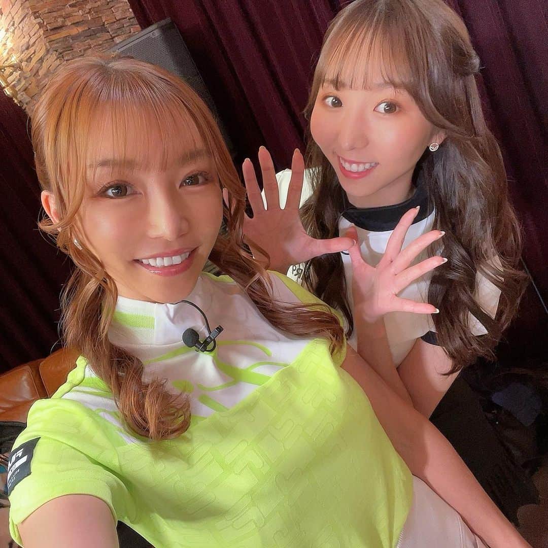 のインスタグラム：「お知らせ𓂃◌𓈒𓐍  今日6月18日(日)20:00〜 BSフジにて「DEEP・ゴルフ」放送だよ𓆫  前回に引き続き成田美寿々プロが登場⸝⋆⸝⋆  素振りの練習方法からスイングのイメージまで こだわりを解説してくれます◌𓈒𓐍   そしてゴルフを始めてから現在未来に至るまで 普段聞く事が出来ないDEEPな話しも☺︎  ぜひ見てね♡ ． ． 放送概要▶ ・番組名：『DEEP・ゴルフ』 #deepgolf ・放送局：#BSフジ ・放送日時：毎週日曜20:00～20:30 ・出演者：<MC> 岡田圭右（ますだおかだ） 〈ゲスト〉 #成田美寿々 @misuzunarita （6月11日放送、6月18日放送） 〈アシスタント〉 @izumingolf @mireka_golf @regina_golf ． ． ． ． ． ． #DEEPゴルフ #ゴルフ番組 #ゴルフ情報番組 #golf #ゴルフ #プロゴルファー #いづみんゴルフ #izumingolf」