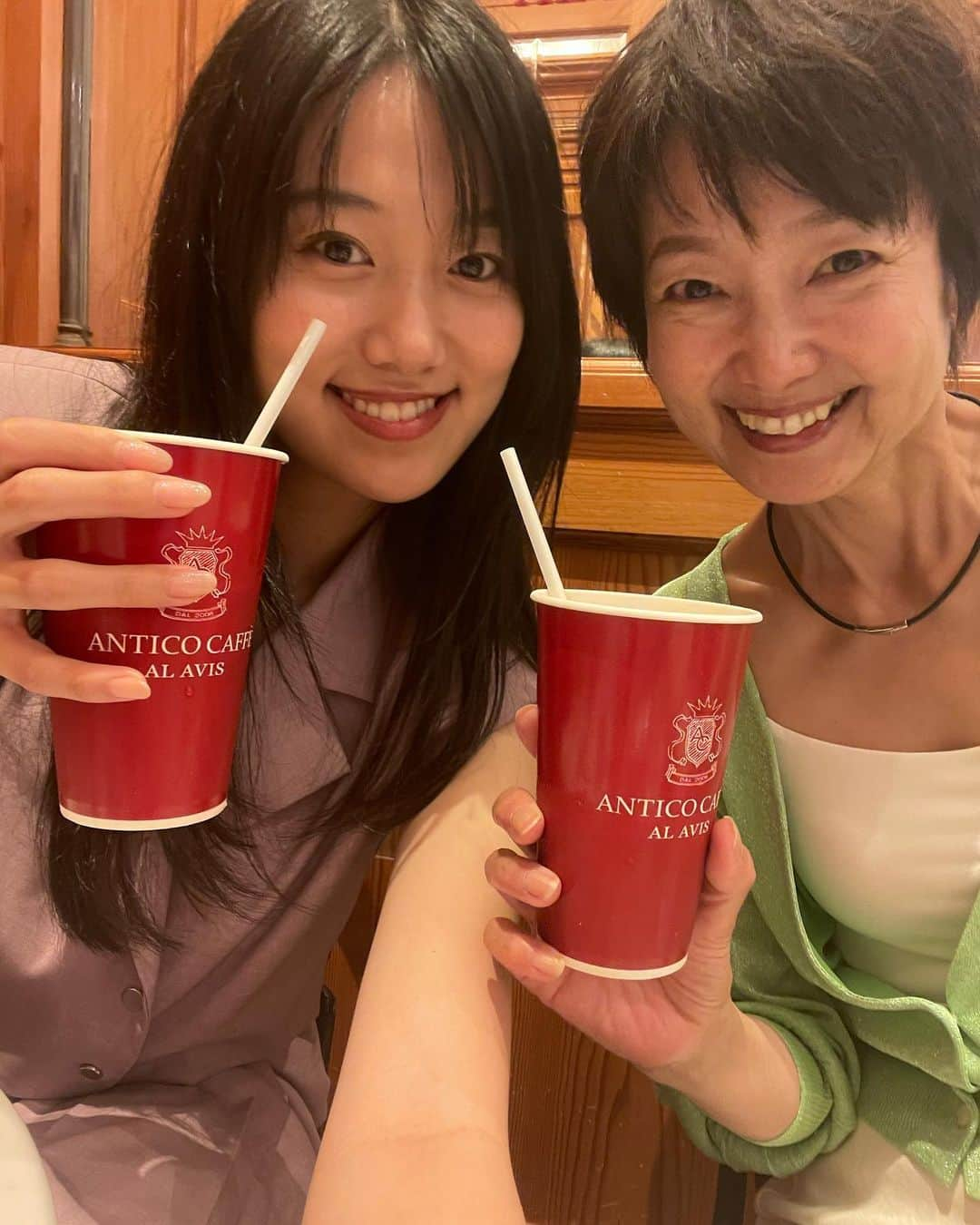 中島はるみさんのインスタグラム写真 - (中島はるみInstagram)「父の日ランチ お茶タイムなんだけど、、、 向かいで腕組んで寝ちゃったパパ。 お疲れちゃん😆」6月18日 15時02分 - harumi_nakajima