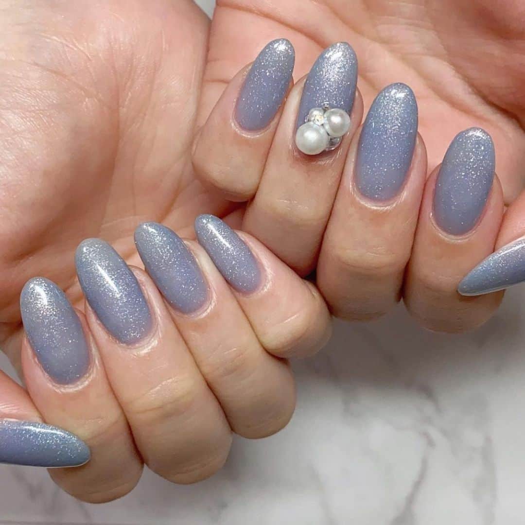 のインスタグラム：「𝔹𝕝𝕦𝕖 × ℙ𝕖𝕒𝕣𝕝 🩵 nails by  @sakurako_nail1248   #ブルーネイル #青ネイル #水色ネイル #パールネイル #キラキラネイル #夏ネイル #梅雨ネイル #bluenails  #pearlnails  #kirakiranails  #summernails  #rainyseasonnails   #erikonail #nails #naildesign #nailstagram #nailart #エリコネイル #ネイル #ネイルデザイン  #erikonail #表参道ネイルサロン #erikonail淡路桜子」