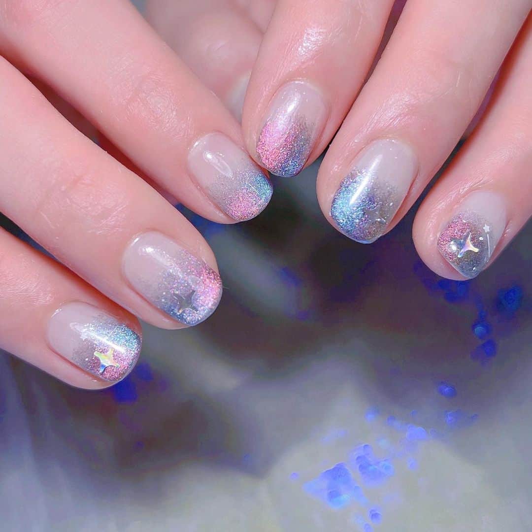 なかやまちえこのインスタグラム：「夜空みたいなマグネットネイル💅⠀ ⠀ 福原綾香さん⠀ 手足お揃い風に♡⠀ ⠀ #nail #nails #nailart #ネイル #美甲 #ネイルアート  #japanesenailart #manucure #japanesenails #manicurist #gelnails #أظافر #네일아트 #미용  #เพ้นท์เล็บ #artedeuñas #เพ้นท์เล็บเจล #ジェルネイルデザイン #ネイルデザイン #nagelkunst #マグネットネイル #magneticnails @aby_sharenail」