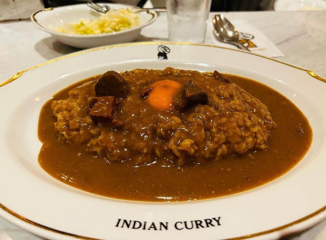 入江悠のインスタグラム：「大阪での打ち合わせ前に、初インディアンカレー🍛  スパイシーな中、ひそかに沈んだ卵が美味しい。」