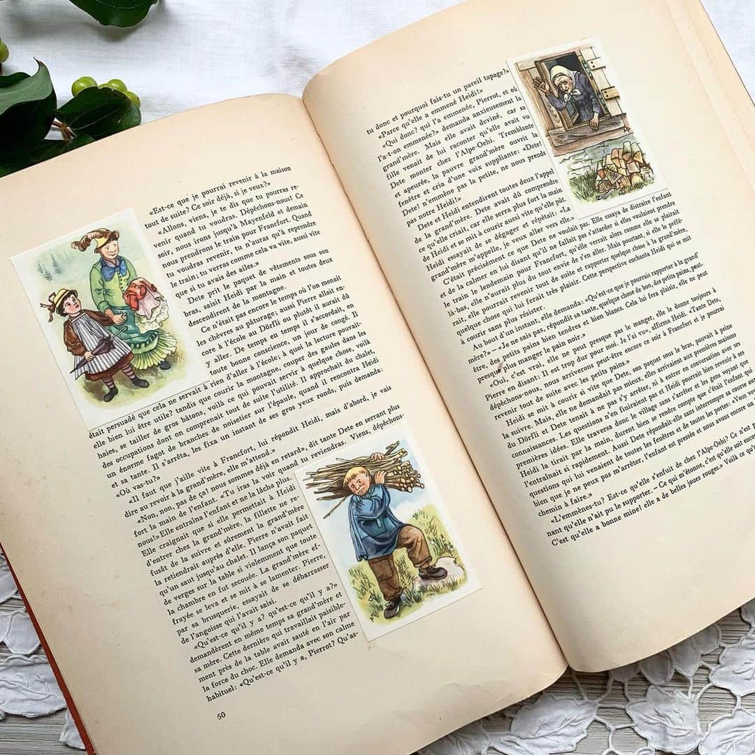 稚野鳥子さんのインスタグラム写真 - (稚野鳥子Instagram)「1944年発刊のハイジ。 イラスト部分はクロモスカードの様に印刷された紙が貼られています。スイス製  #ハイジ #heidi #童話 #絵本 #児童書 #古書 #スイス #antique #brocante #恵比寿アンティークショップ」6月18日 15時18分 - toricolore_shop