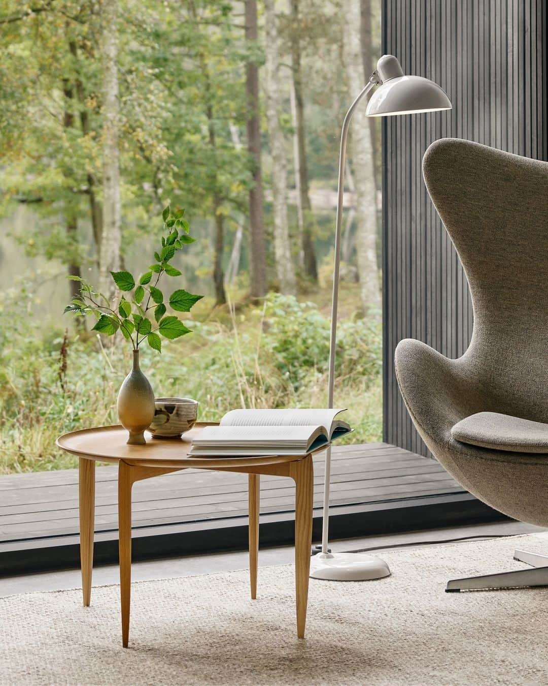 フリッツハンセンさんのインスタグラム写真 - (フリッツハンセンInstagram)「The beautifully light and agile Tray Table embodies classic elegance and practicality. Designed in-house at Fritz Hansen in 1958 for staff, it was put into production by popular demand from friends and family.⁠ ⁠ An oak version in ø60 is added to complete the collection that now offers both ø60 and ø45 in oak and black coloured oak.⁠ ⁠ Discover more about the Tray Table via the link in bio⁠ ⁠ #fritzhansen #traytable⁠」6月18日 15時20分 - fritzhansen