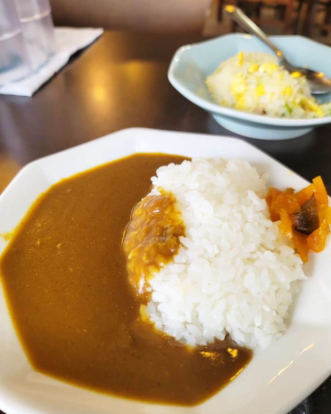 石関友梨さんのインスタグラム写真 - (石関友梨Instagram)「名店が復活！清華軒🍜⁡ ⁡⁡ ⁡オープンと同時に入店しましたが⁡ ⁡既に駐車場は満車でした💦⁡ ⁡⁡ ⁡午後にはいつも売り切れてしまうので⁡ ⁡早めの時間帯に行くのがおすすめです⁡ ⁡@seikaken_1956 ⁡ ⁡⁡ ⁡群馬県高崎市の老舗ラーメン店が6年振りに⁡クラファンで復活！⁡ ⁡⁡ ⁡店主さんの弟さんのお店がリニューアル⁡ ⁡⁡ ⁡店内は広く子ども連れでも⁡ ⁡家族でも来れる感じ😊⁡ ⁡⁡ 昔ながらのこれぞ醤油ラーメンッ！！⁡ って感じなんだけど⁡ ⁡とっても美味しかったです😋⁡ ⁡⁡ ⁡ #清華軒 #群馬ラーメン #高崎グルメ #絶メシ #復活店 #話題のお店 #醤油ラーメン⁡ ⁡ #食べ歩き」6月18日 15時33分 - yurimorico