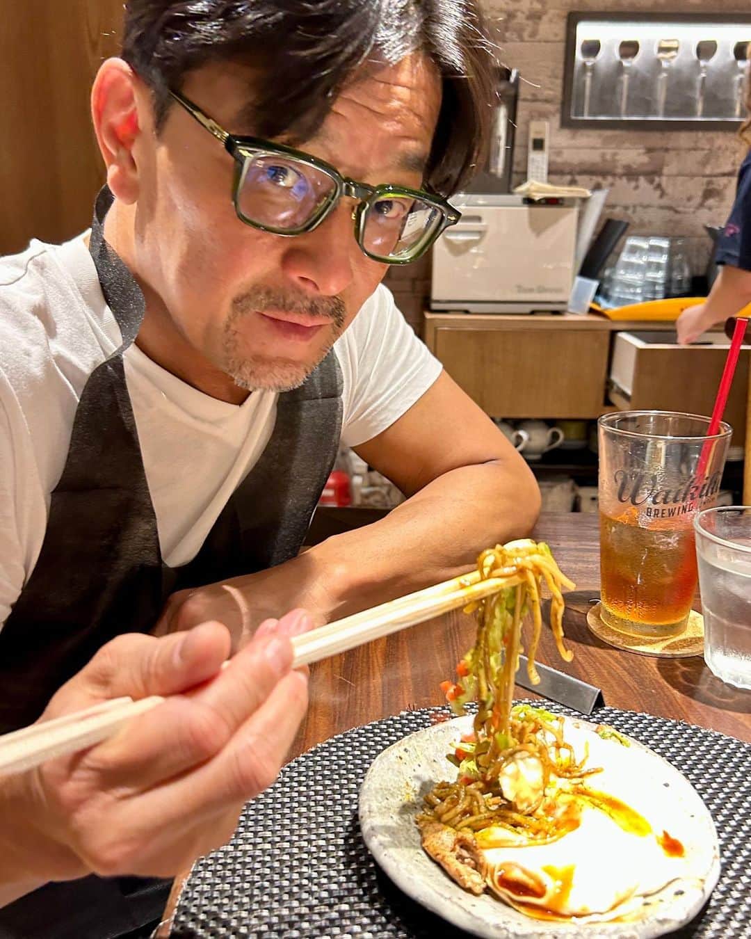 榊原信行さんのインスタグラム写真 - (榊原信行Instagram)「私はお蕎麦も好きですが、実は焼きそばが大好物なんです。 三輪の焼きそばは、安定のデラうまでした！ 最高！  My favorite food is soba, but I also love yakisoba. Yakisoba of "Yakiyaki Miwa" was stable "Dera-uma“!  Awesome!!  #やきやき三輪 #やきやき三輪東京恵比寿 #焼きそば #恵比寿 #yakiyakimiwa #yakisoba #ebisu #バラさんの日常🌹 #バラさんオススメグルメ🌹」6月18日 15時41分 - nobu_sakakibara