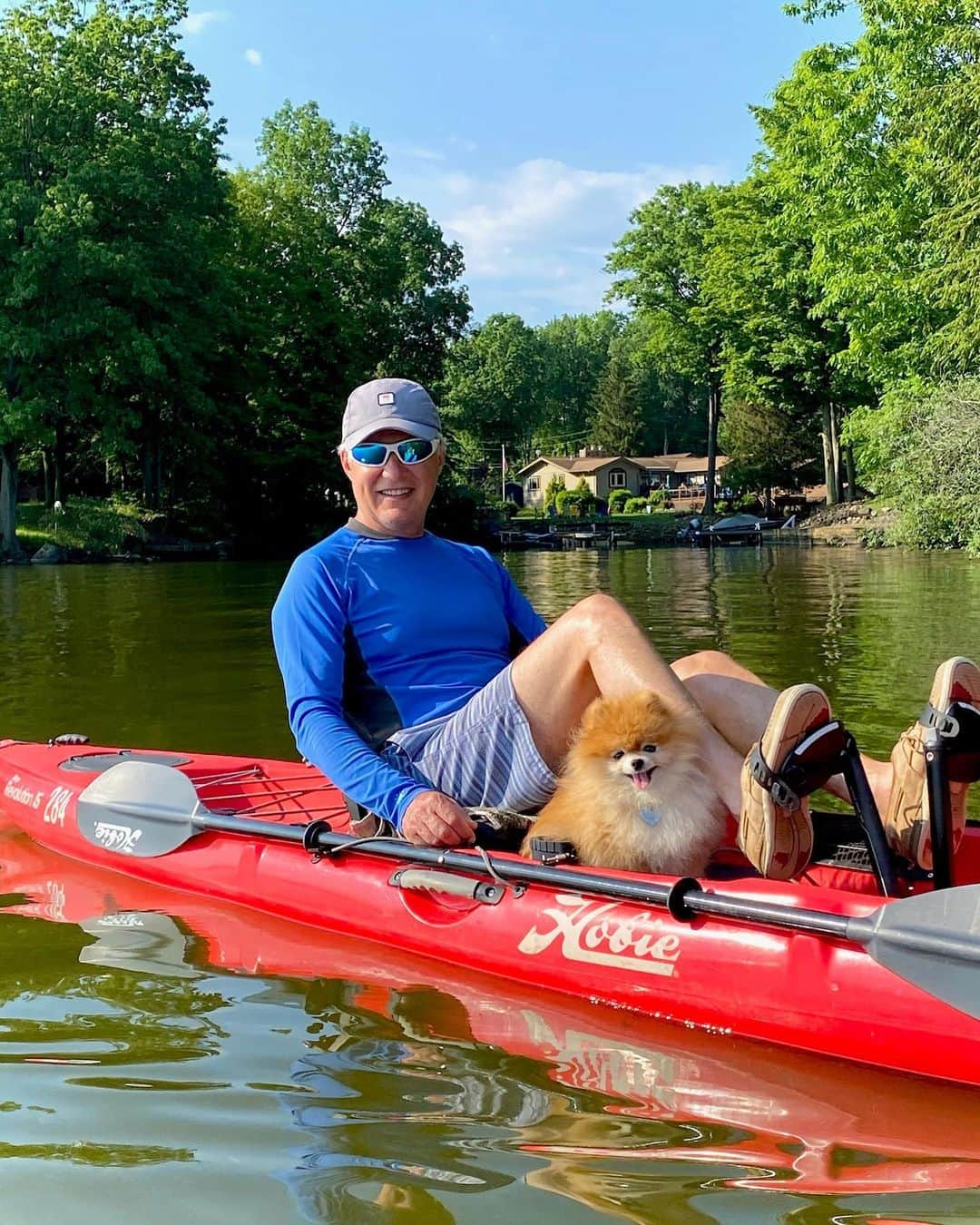 Monique&Gingerさんのインスタグラム写真 - (Monique&GingerInstagram)「Ginger absolutely adores her daddy👨🏻💙and totally loves going for kayak rides with him🐶🚣🏻‍♂️ Happy Father’s Day to all the dads out there! Hope you have an awesome day☀️❤️」6月19日 2時34分 - monique_ginger