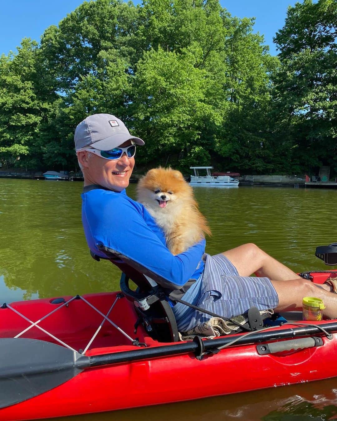 Monique&Gingerさんのインスタグラム写真 - (Monique&GingerInstagram)「Ginger absolutely adores her daddy👨🏻💙and totally loves going for kayak rides with him🐶🚣🏻‍♂️ Happy Father’s Day to all the dads out there! Hope you have an awesome day☀️❤️」6月19日 2時34分 - monique_ginger
