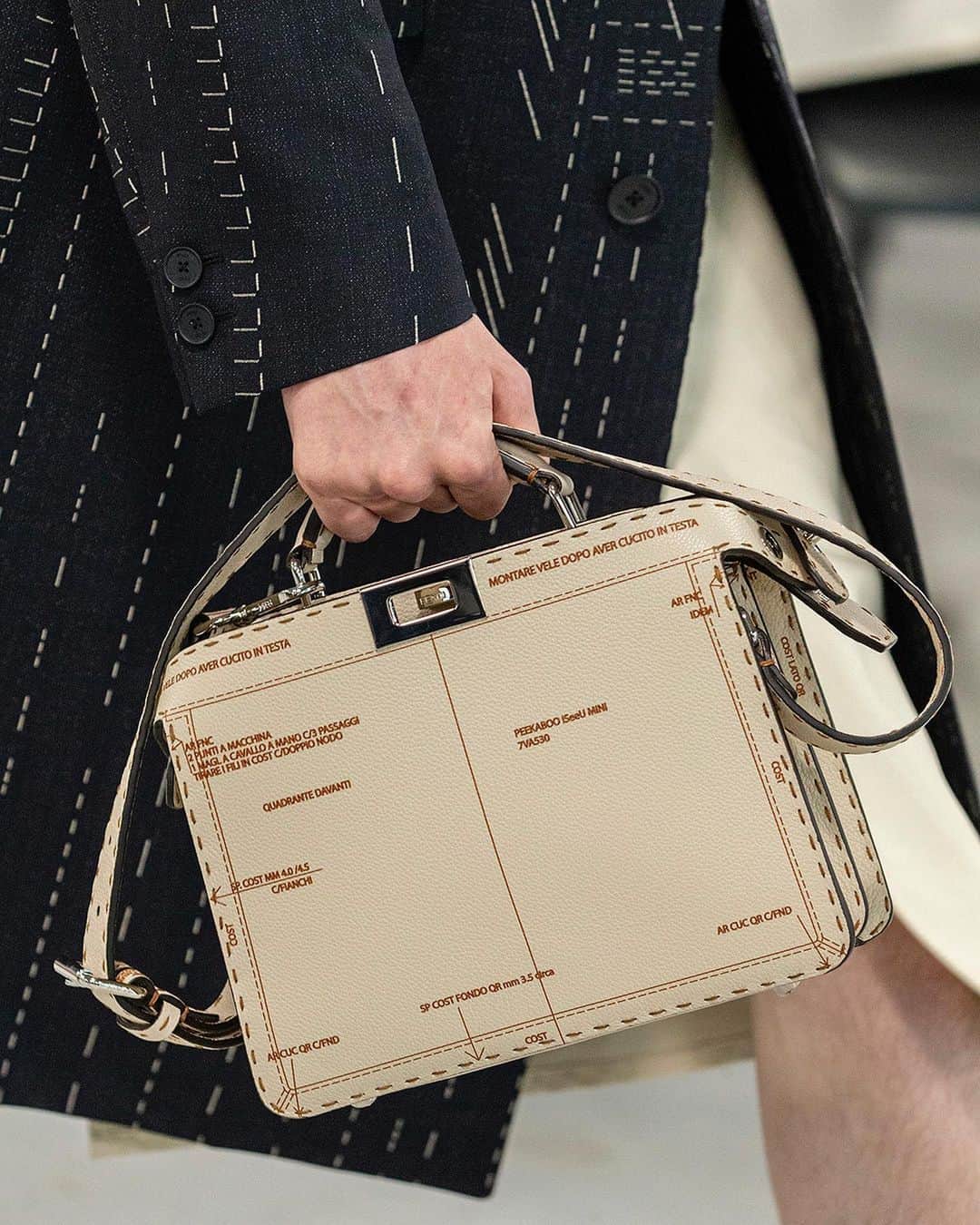 Fendiのインスタグラム：「The iconic #FendiPeekaboo and #FendiBaguette express heritage craftsmanship techniques and the Maison’s mastery of materials in #FendiSS24.  Artistic Director of Accessories and Menswear: @silviaventurinifendi Artistic Director of Jewelry: @delfinadelettrez  Concept and Direction: @nicovascellari  Styling: @ganio Hair: @garygillhair Makeup: @daniel_s_makeup Casting: @piergiorgio  Production: @bureaubetak」