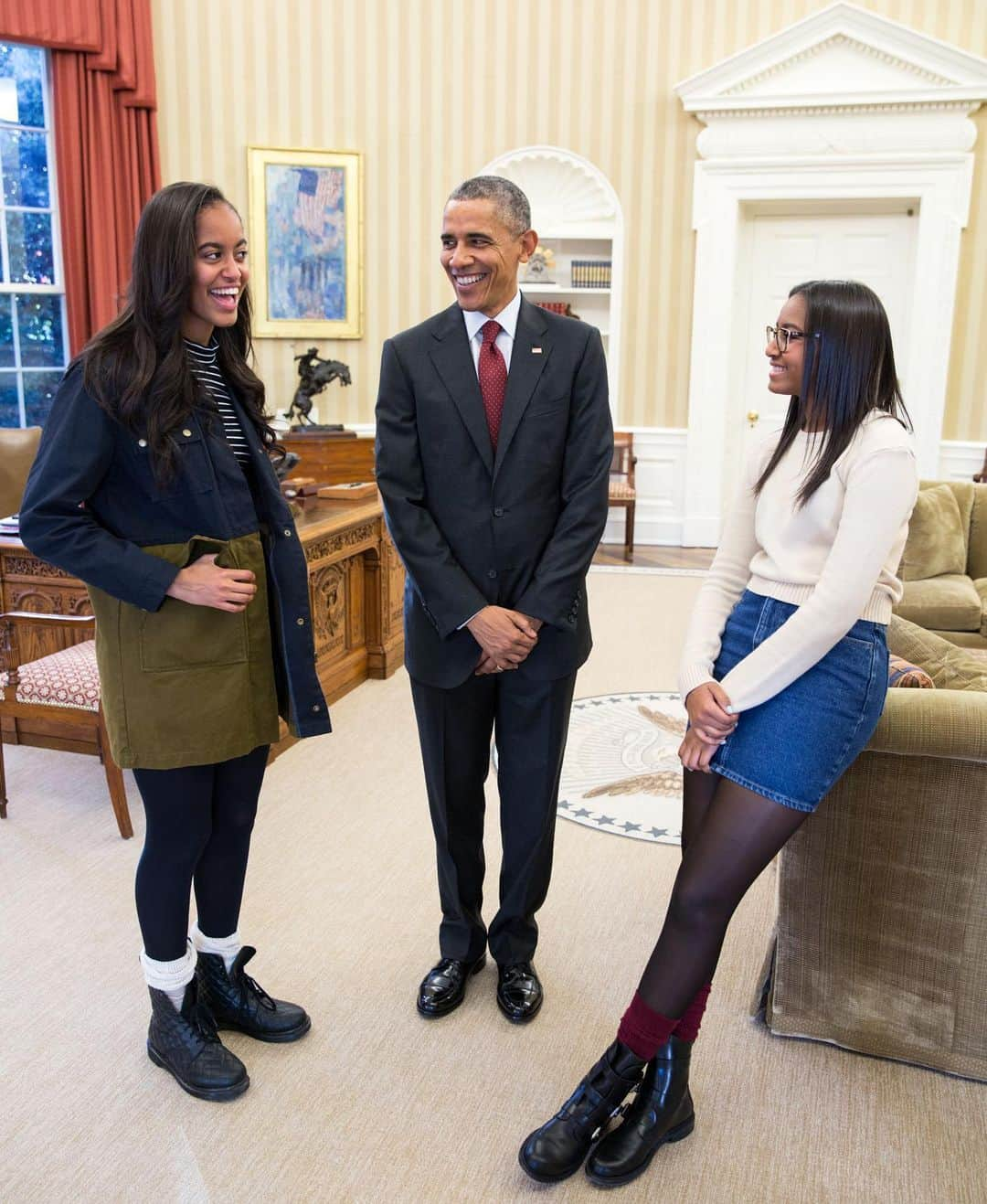 Barack Obamaのインスタグラム：「Happy Father’s Day to all those fortunate enough to take on the role of being a dad or father-figure. To Malia and Sasha, being your dad will always be the greatest gift of my life.」