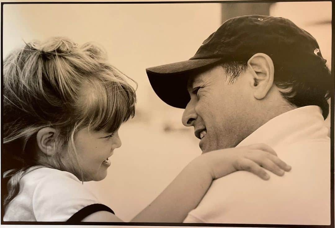 ゾーイ・ドゥイッチのインスタグラム：「you got my back and i got yours. happy father’s day HRD i love you more than you love apricot pastries, rescuing dogs and having doctor’s direct lines (and that’s a lot) 🤍」