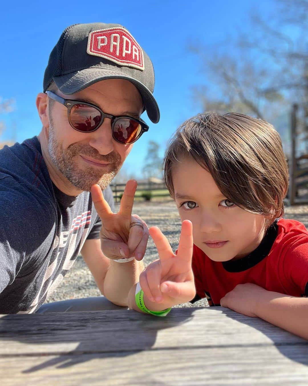 マシュー・モリソンのインスタグラム：「I never really had the ‘calling’ to be a father. Then, when I met Renee, I knew that she would be the best mother, and I would not want to miss out on the life of adventures we would create with our children. I’ve never taken anything more seriously. I love being a papa. It’s an honor to wake up every day and try to be a source of strength, encouragement, and kindness.  To all the Dad’s out there…sending support in the struggles, patience in the storms, and the presence to be in the moment and not letting it go by too quickly!  #happyfathersday」