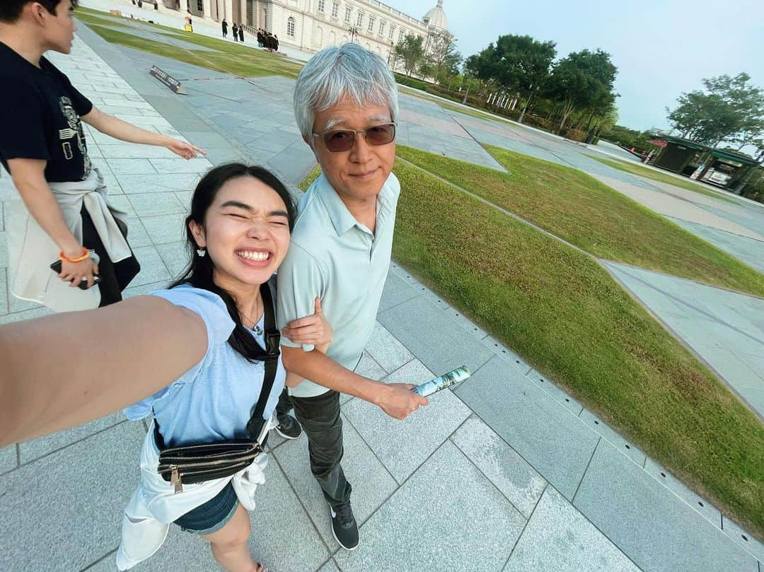 カレン・チェンさんのインスタグラム写真 - (カレン・チェンInstagram)「happy #fathersday to the coolest dad & the king of claw machines who always reminds me to be take care of myself & to be happy 🥹」6月19日 1時24分 - karebearsk8