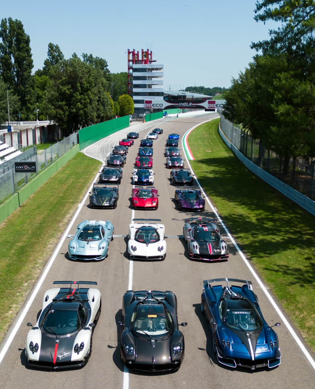 パガーニ・アウトモビリのインスタグラム：「It's track day!  After enjoying the emotion of the 25th anniversary celebrations, it's time to roar! The #PaganiRaduno - Vanishing Point 2023 has taken over the @autodromoimola!  #Pagani」