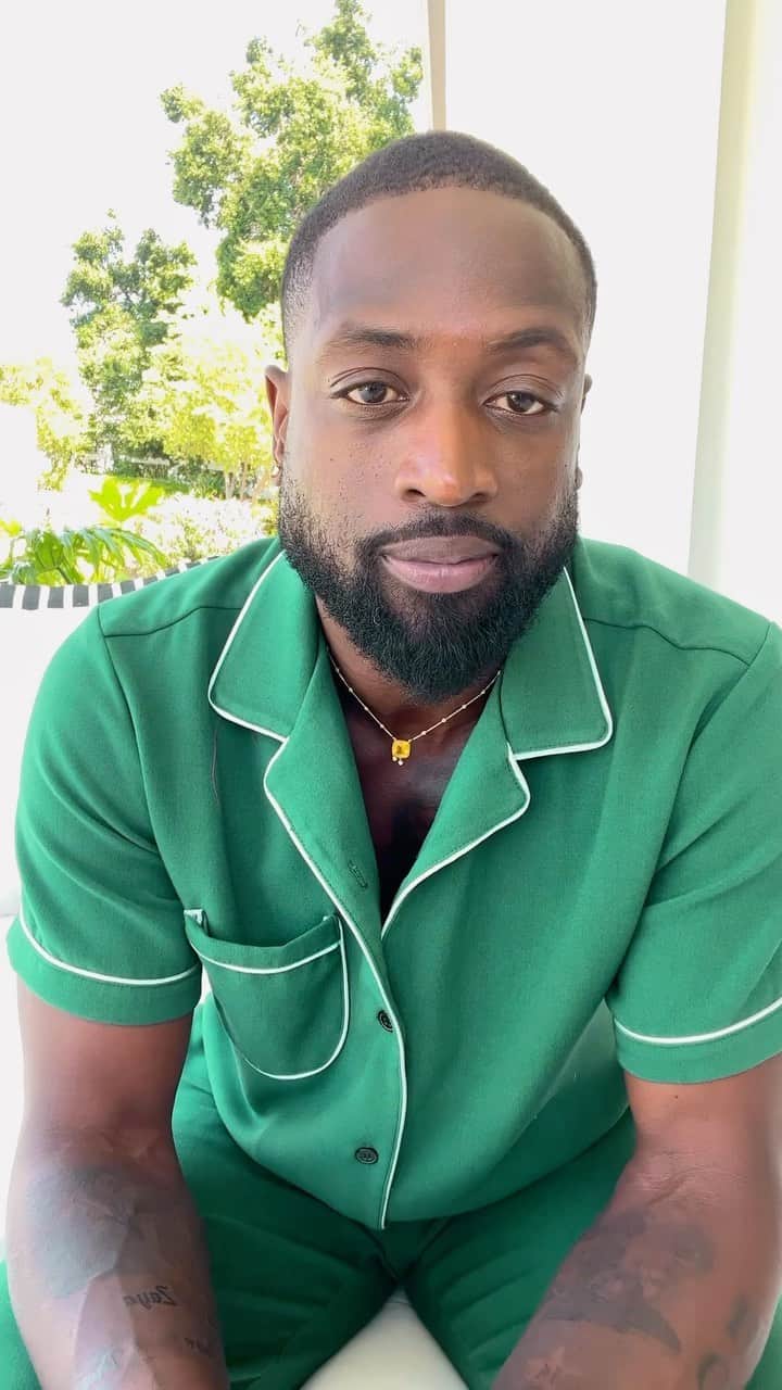 ドウェイン・ウェイドのインスタグラム：「Happy Father’s Day to all of the fathers and father figures. Remember to always show up for your kids 🙏🏾 @theproudlyco」