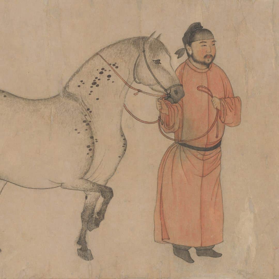 のインスタグラム：「How has your dad shaped your creativity?⁣ ⁣ One of the great painters of the early Yuan dynasty, artist Zhao Mengfu was particularly admired for his skill in depicting horses.⁣ ⁣ More than 50 years after Mengfu made the above painting of a horse and groom, his son Zhao Yong and grandson Zhao Lin added their own horses and grooms to create this record of artistic lineage across three generations.⁣ ⁣ Today on #FathersDay, we're sending a heartfelt thanks to all the dads, stepdads, grandfathers, uncles, mentors, caregivers, and dad figures who inspire us now and across time.⁣ ⁣ See this scroll (meant to be read from right to left) on view in the exhibition "Learning to Paint in Premodern China," which considers the underexplored question of how painters learned their craft in premodern China.⁣ ⁣ 📜 Zhao Mengfu (Chinese, 1254–1322); Zhao Yong (Chinese, 1289–after 1360); Zhao Lin (Chinese, second half of the 14th century). Grooms and horses, 1296-1359. Handscroll; ink and color on paper.」