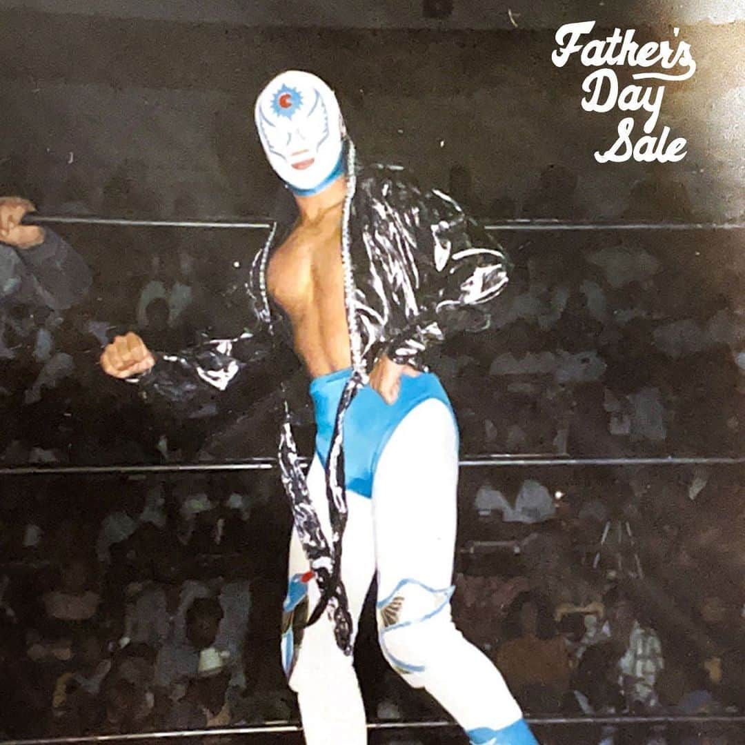 レイ・ミステリオ・ジュニアのインスタグラム：「I'm celebrating Father’s 👨🏻today with the @rootsoffight site-wide sale. Save up to 50% across the entire store.  This is your best chance to grab some pieces from my collection, don’t waste it!  Rootsoffight.com  #RootsofFight #KnowYourRoots」