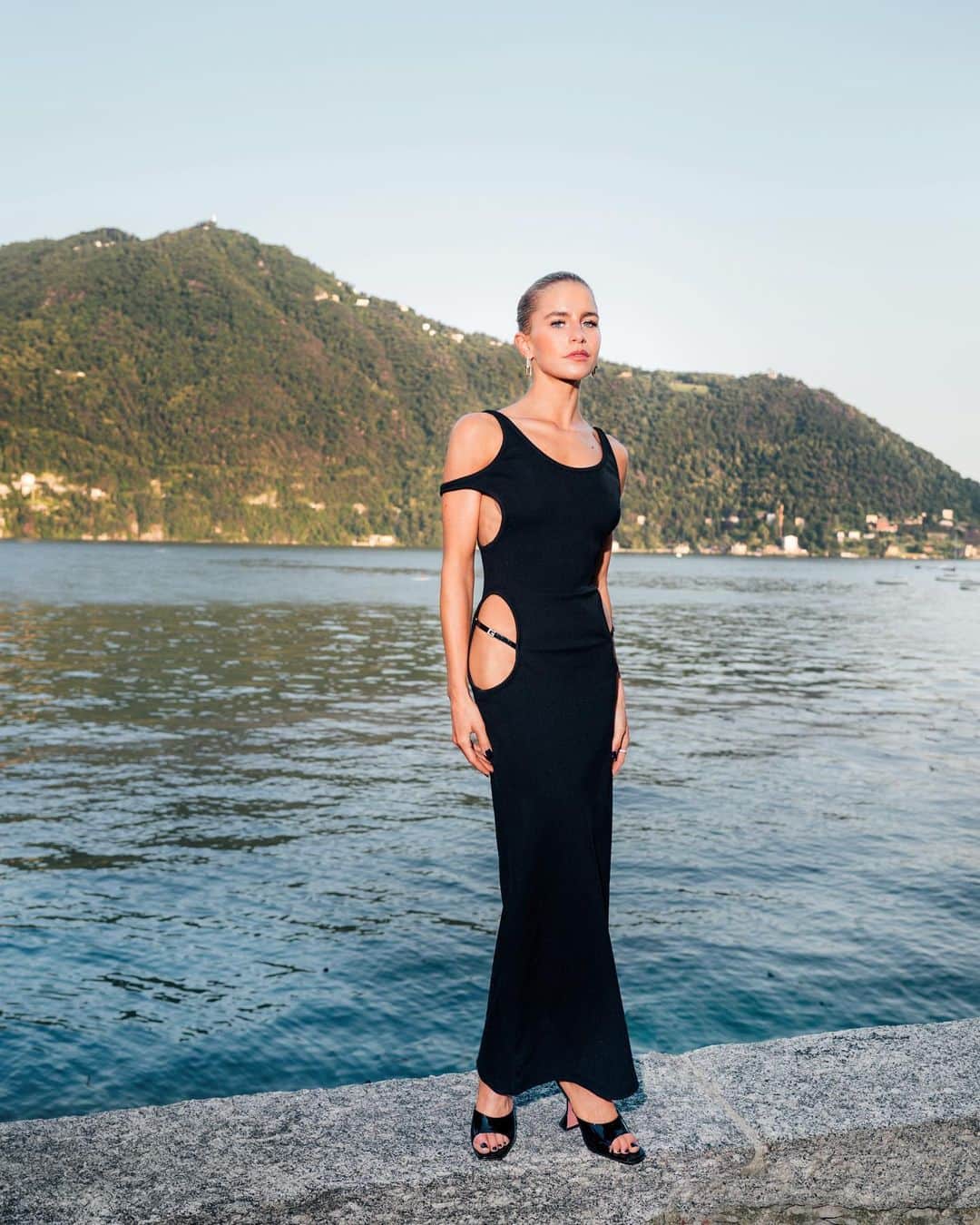 キャロライン・ダウルのインスタグラム：「Anzeige // what a special night in Como - celebrating @aminamuaddi 🫶🏻」