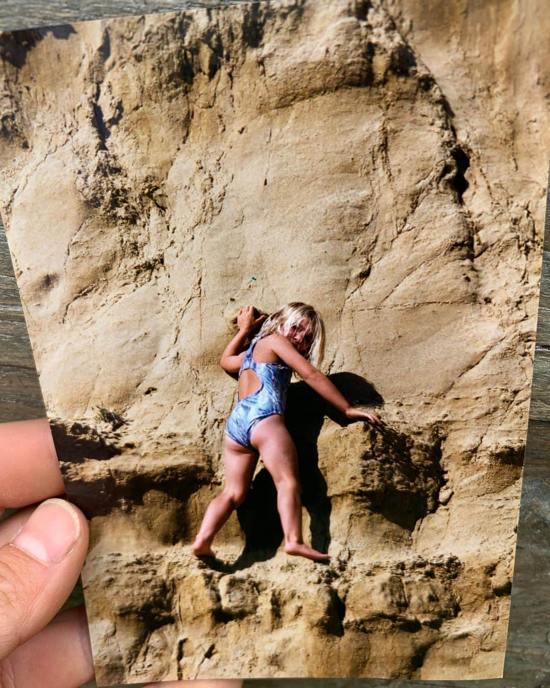 ヘイゼル・フィンドレーさんのインスタグラム写真 - (ヘイゼル・フィンドレーInstagram)「Happy Father’s Day! The best gift my Dad gave me was allowing me and my brother to make risk decisions from a young age. I imagine it’s pretty hard to do that as a parent but seems pretty important for a person’s development and something parents have only stopped doing in recent history. I still appreciate it as an adult looking back. To all the parents and kids out there who go on adventures together!」6月19日 2時19分 - hazel_findlay