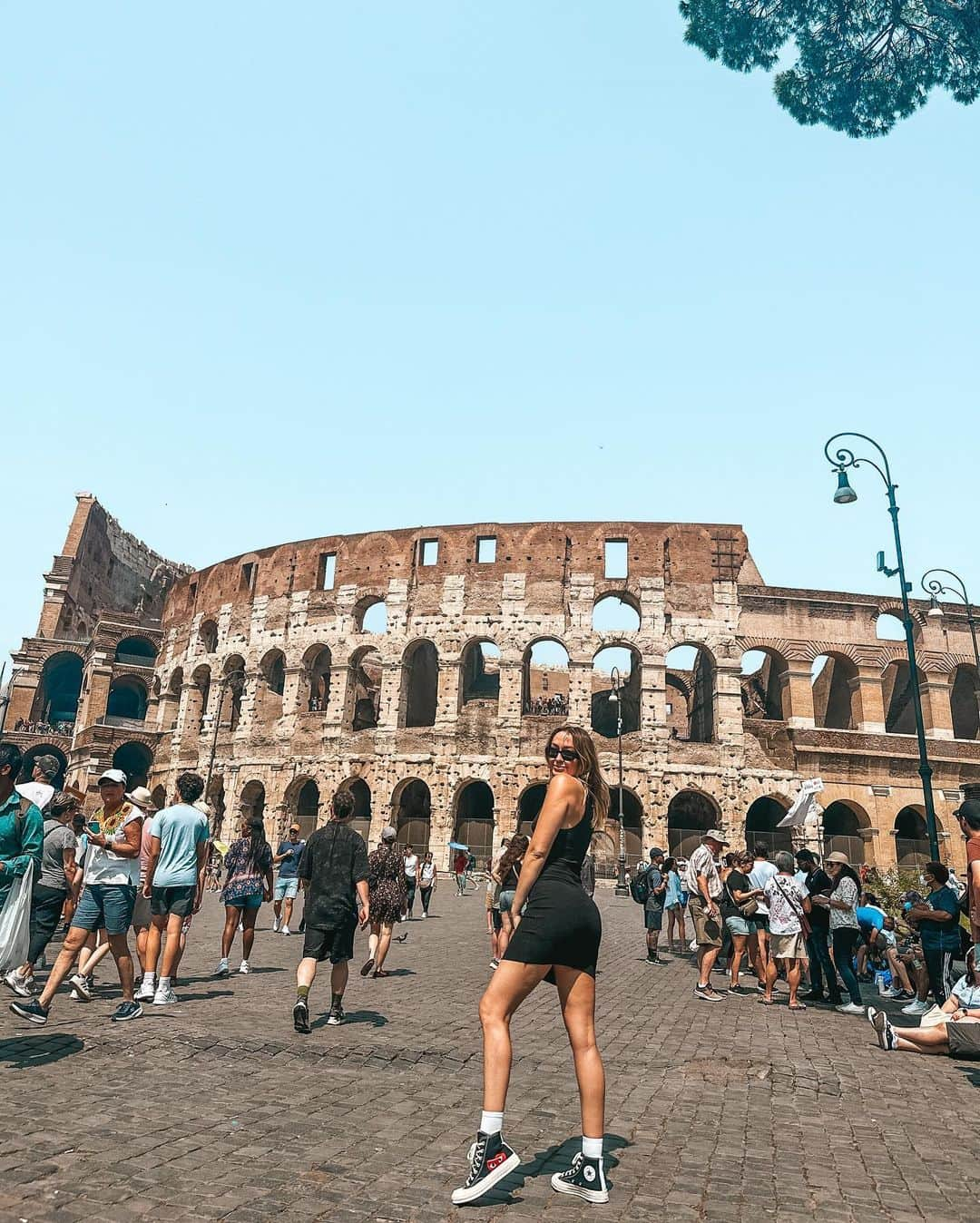 ブランディ・グレン・サイラスさんのインスタグラム写真 - (ブランディ・グレン・サイラスInstagram)「Roma camera rolla 🇮🇹 🤍」6月19日 2時21分 - brandicyrus