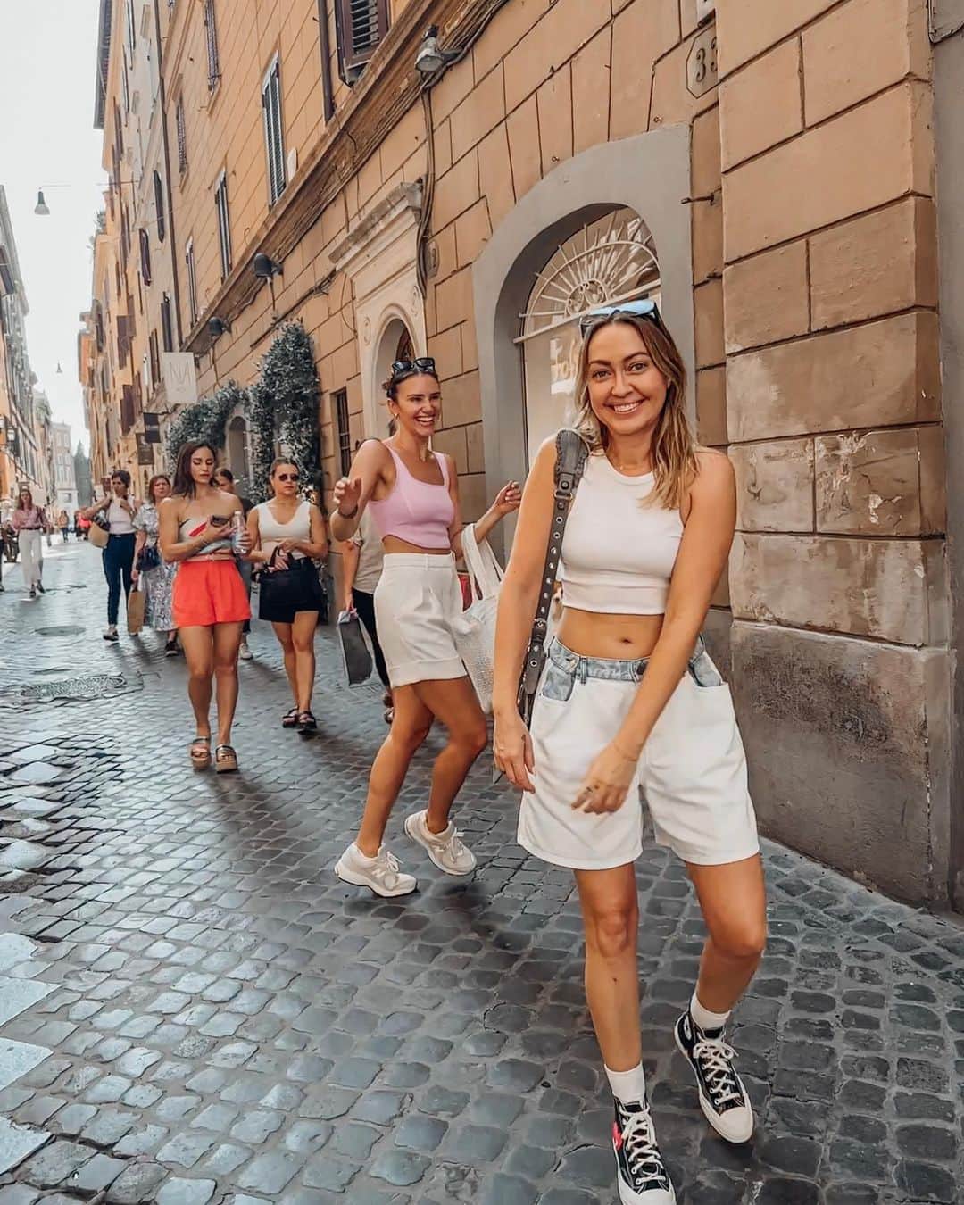 ブランディ・グレン・サイラスのインスタグラム：「Roma camera rolla 🇮🇹 🤍」